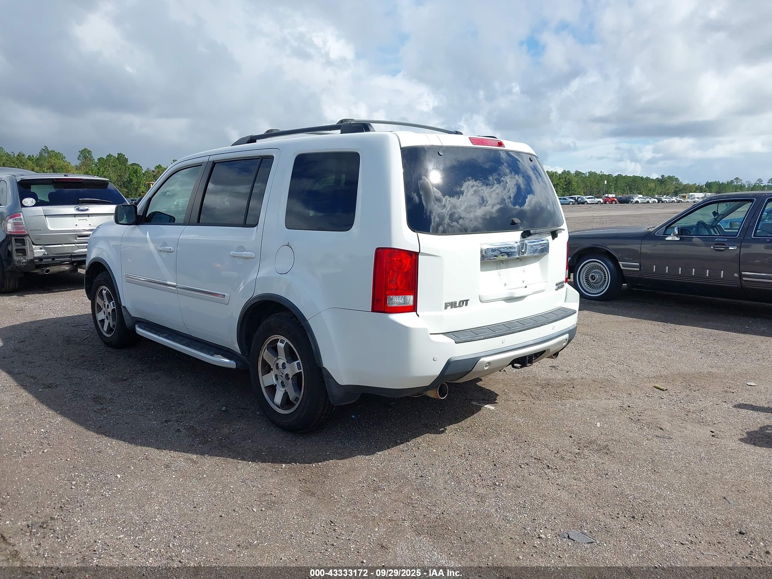 HONDA PILOT image 3