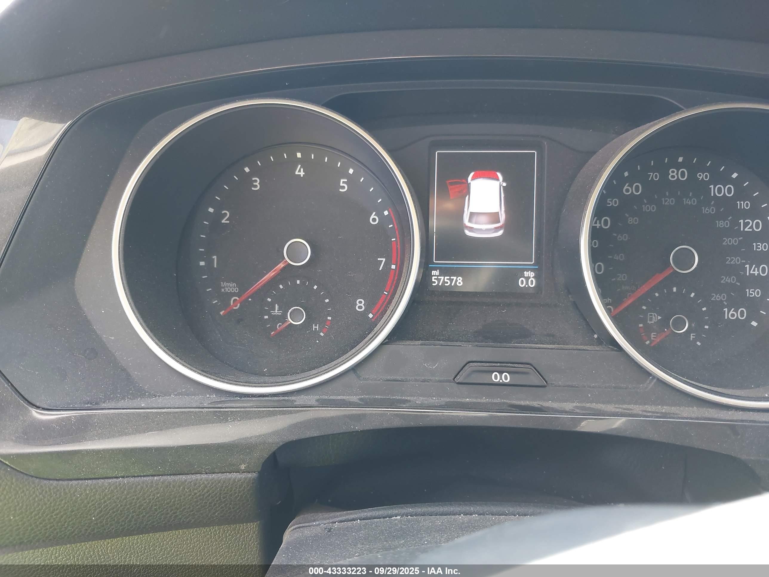VOLKSWAGEN TIGUAN image 7