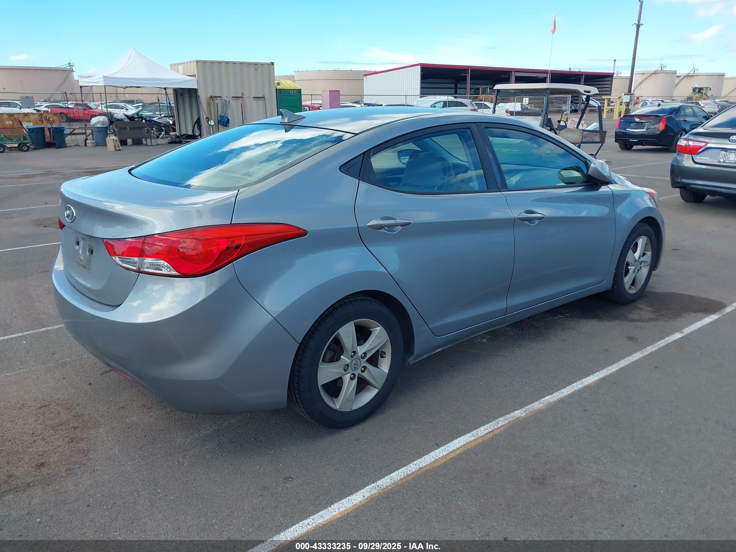 HYUNDAI ELANTRA image 4