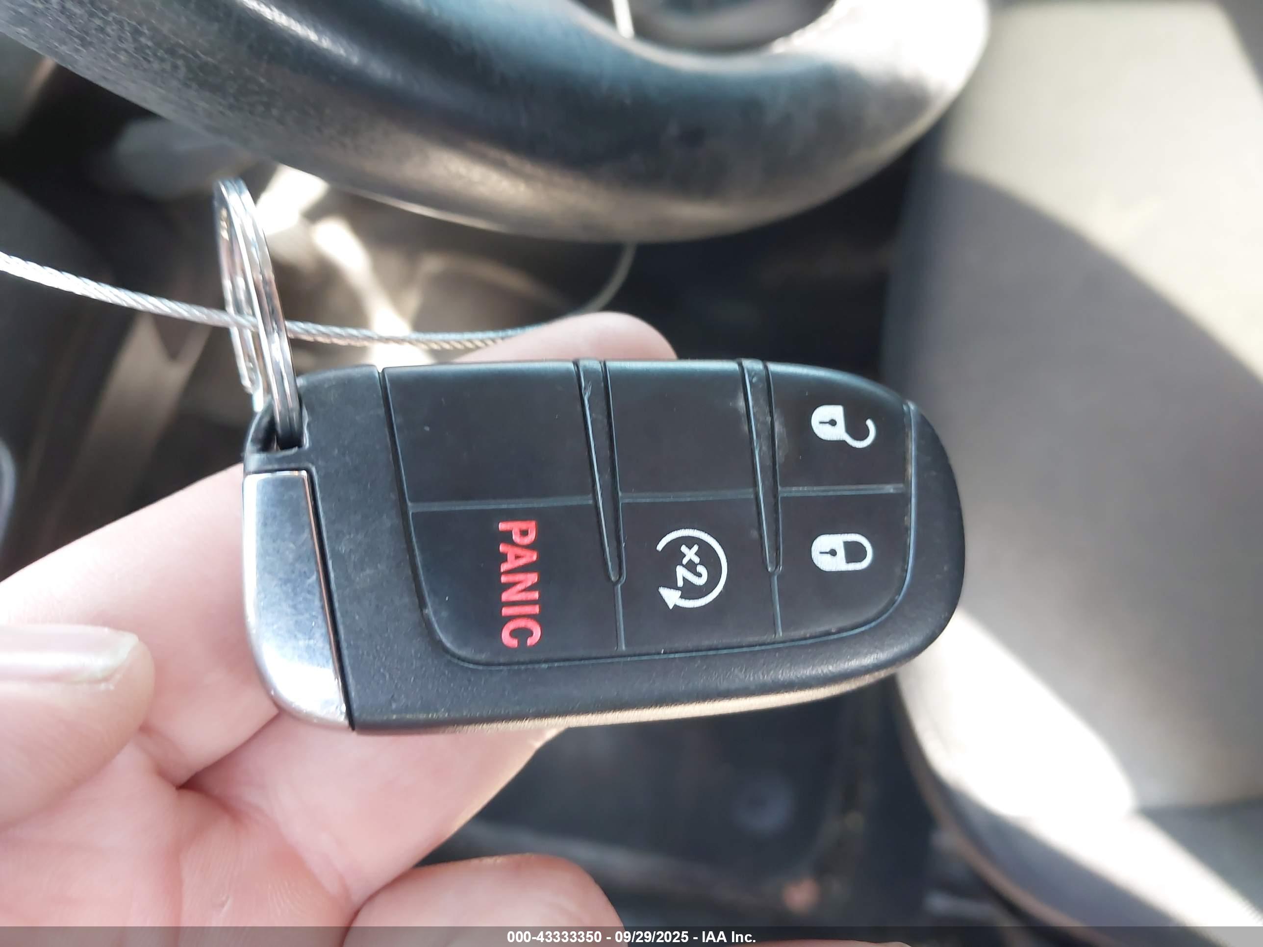 JEEP RENEGADE image 11
