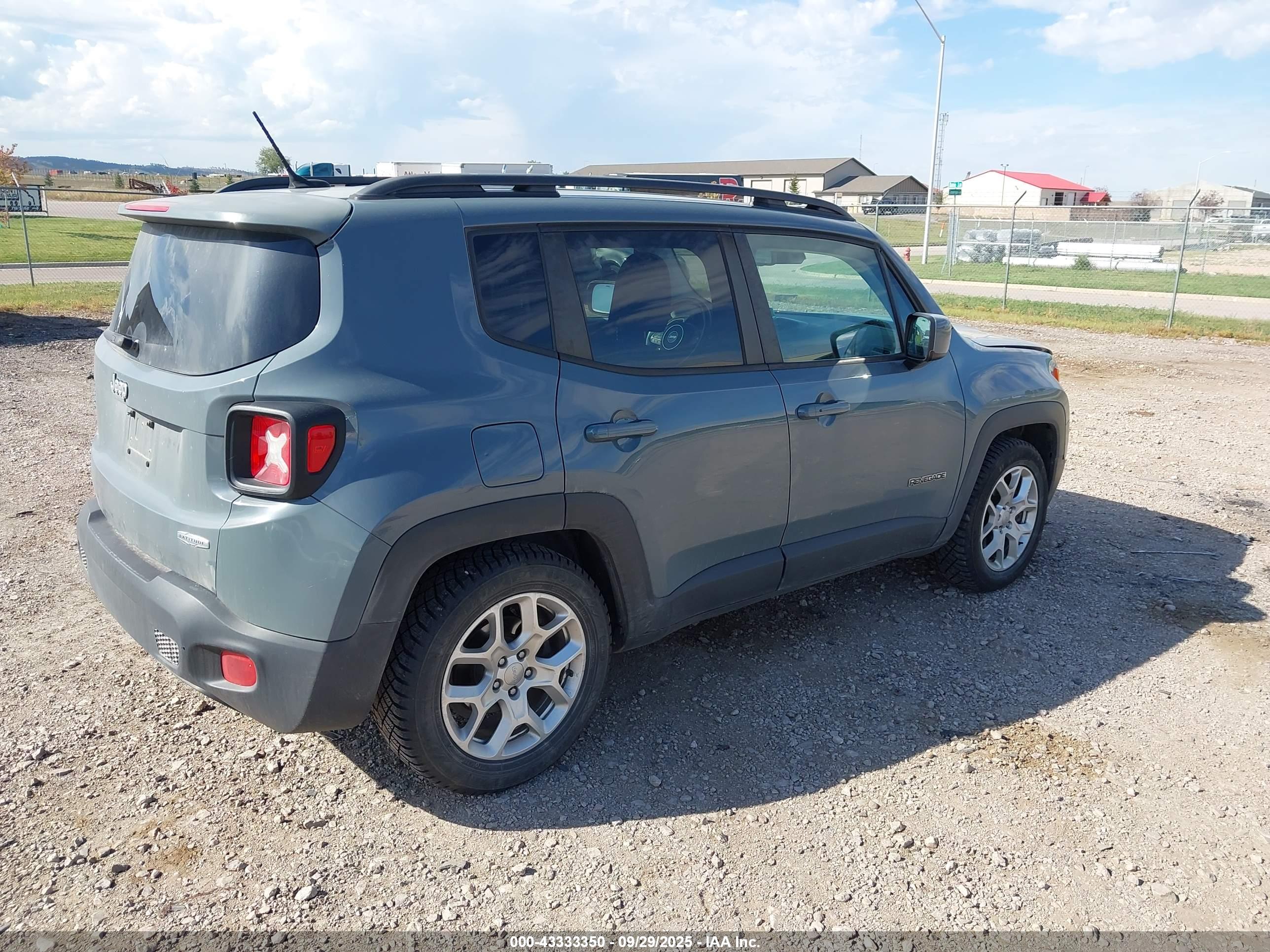 JEEP RENEGADE image 4