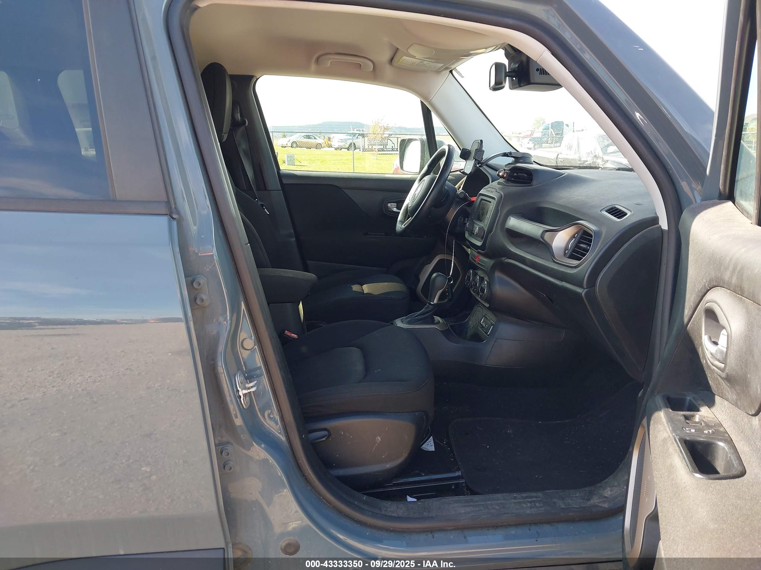 JEEP RENEGADE image 5