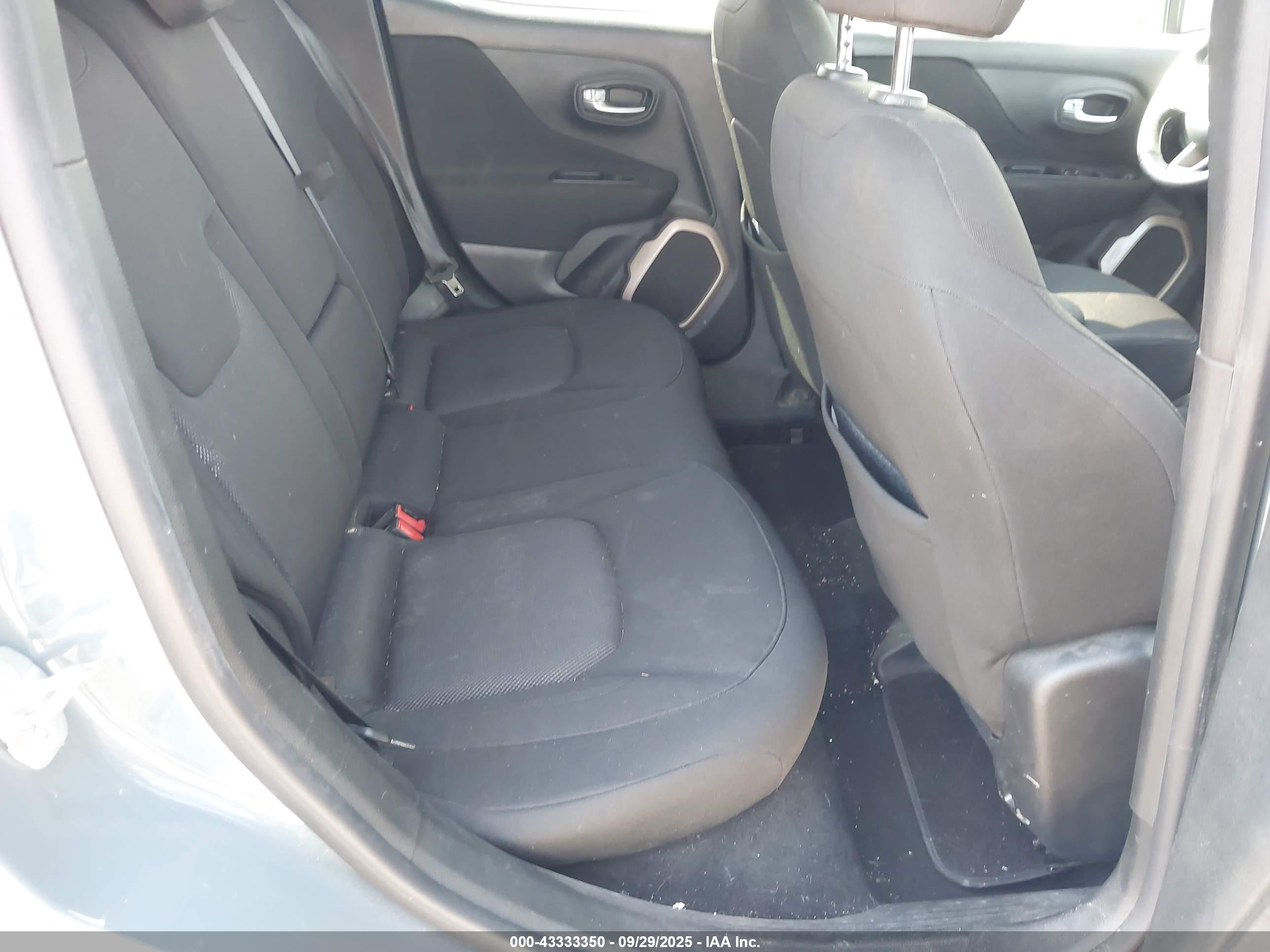 JEEP RENEGADE image 8