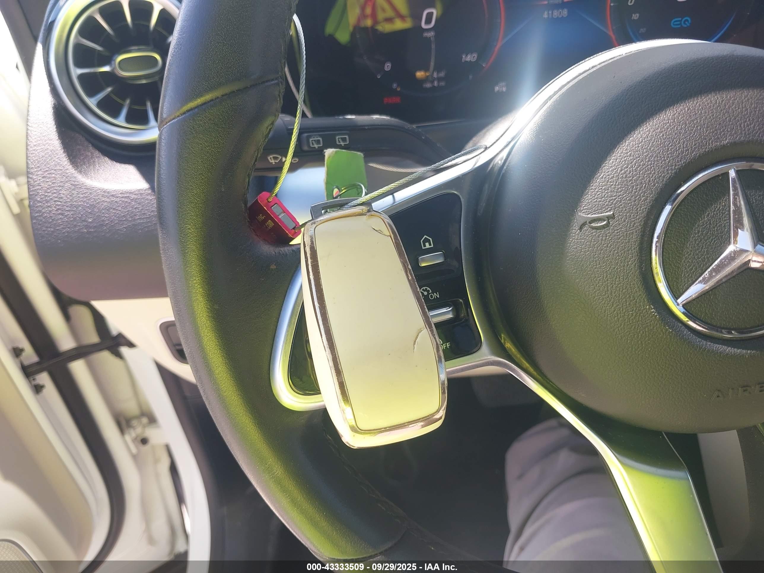 MERCEDES-BENZ EQB image 11