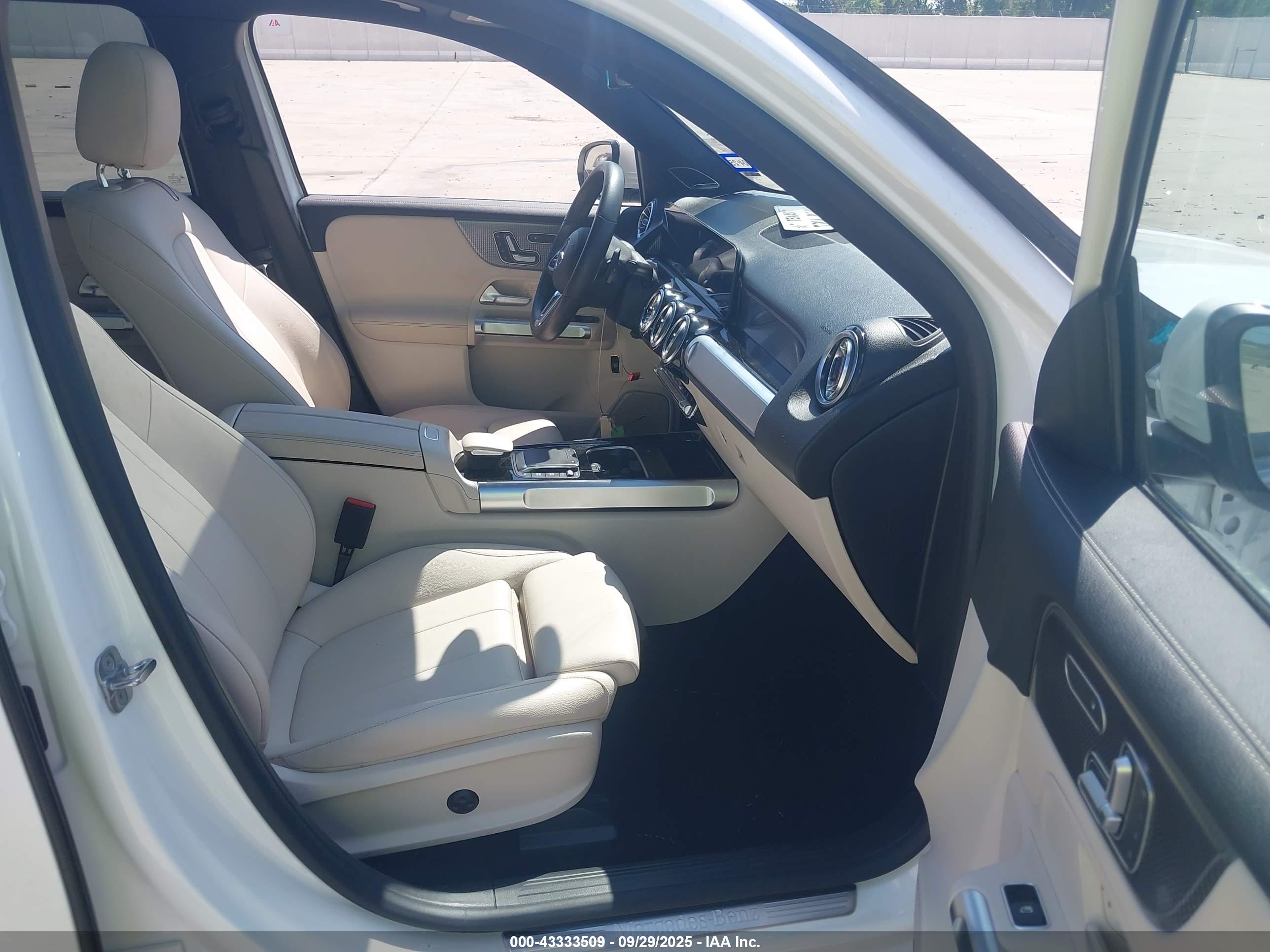 MERCEDES-BENZ EQB image 5
