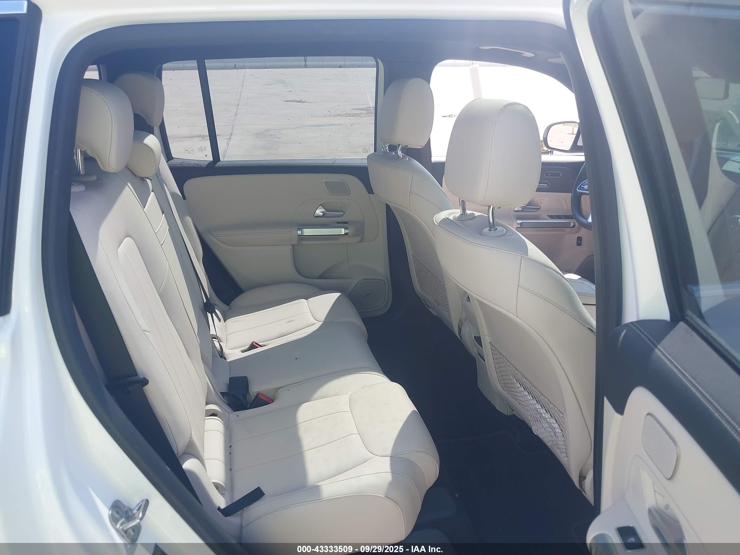 MERCEDES-BENZ EQB image 8