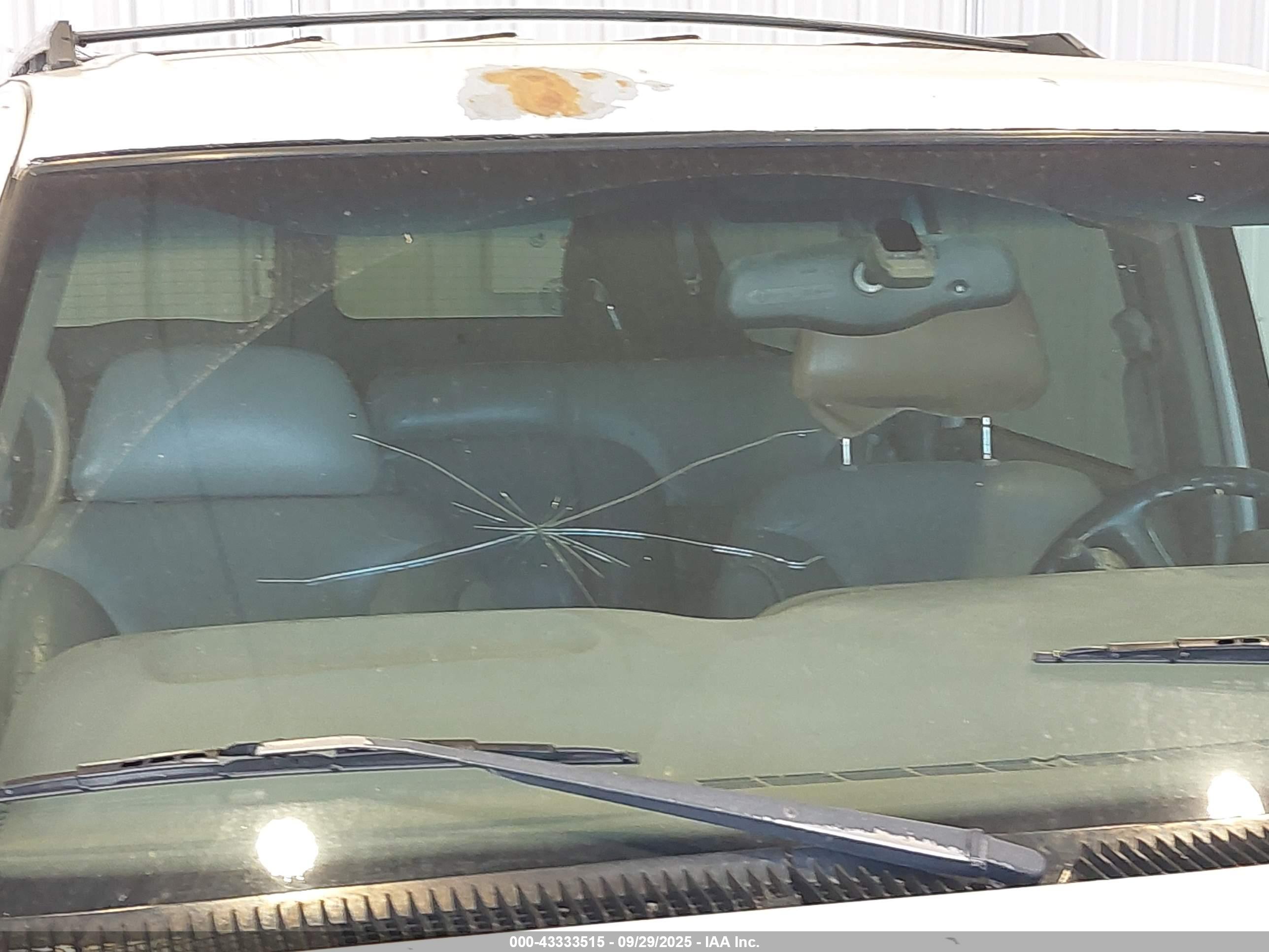CHEVROLET SUBURBAN image 6