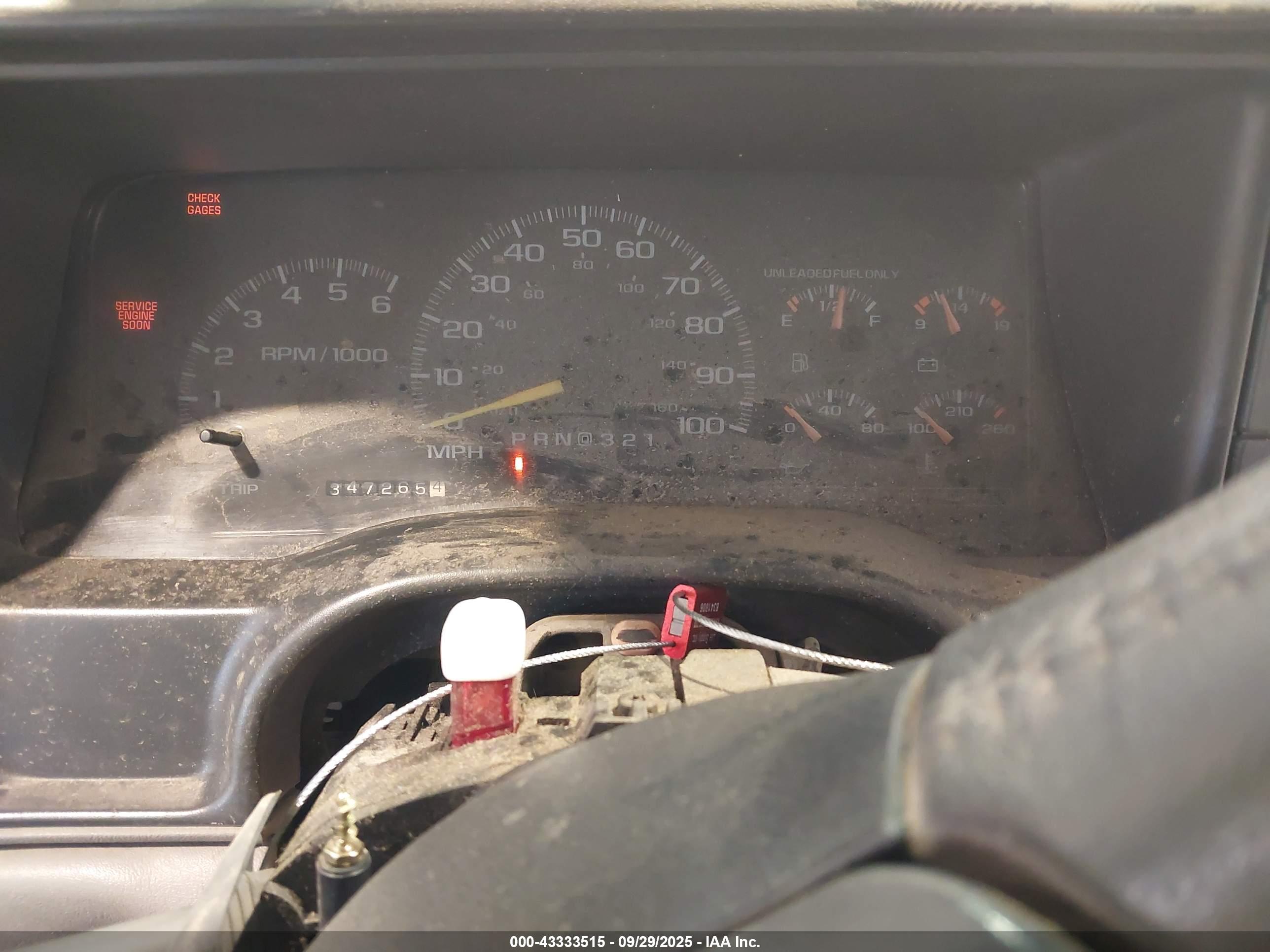 CHEVROLET SUBURBAN image 7