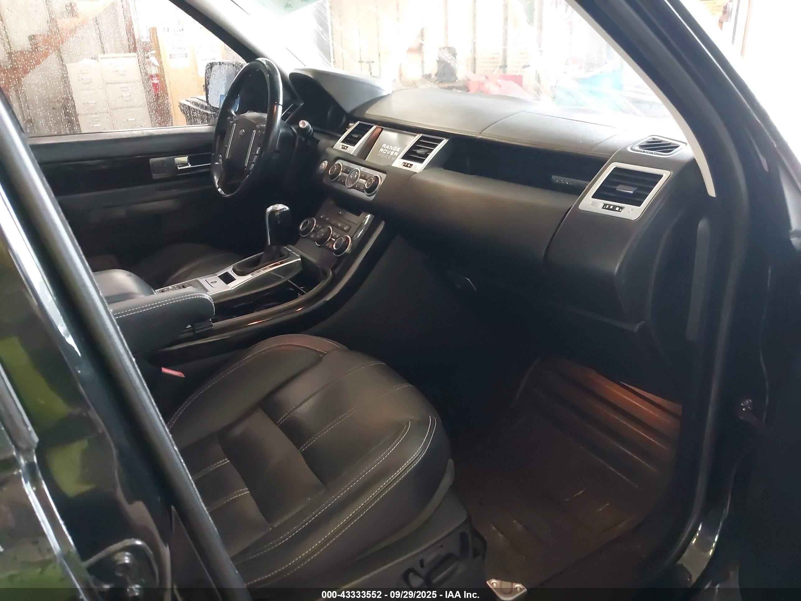 LAND ROVER image 5
