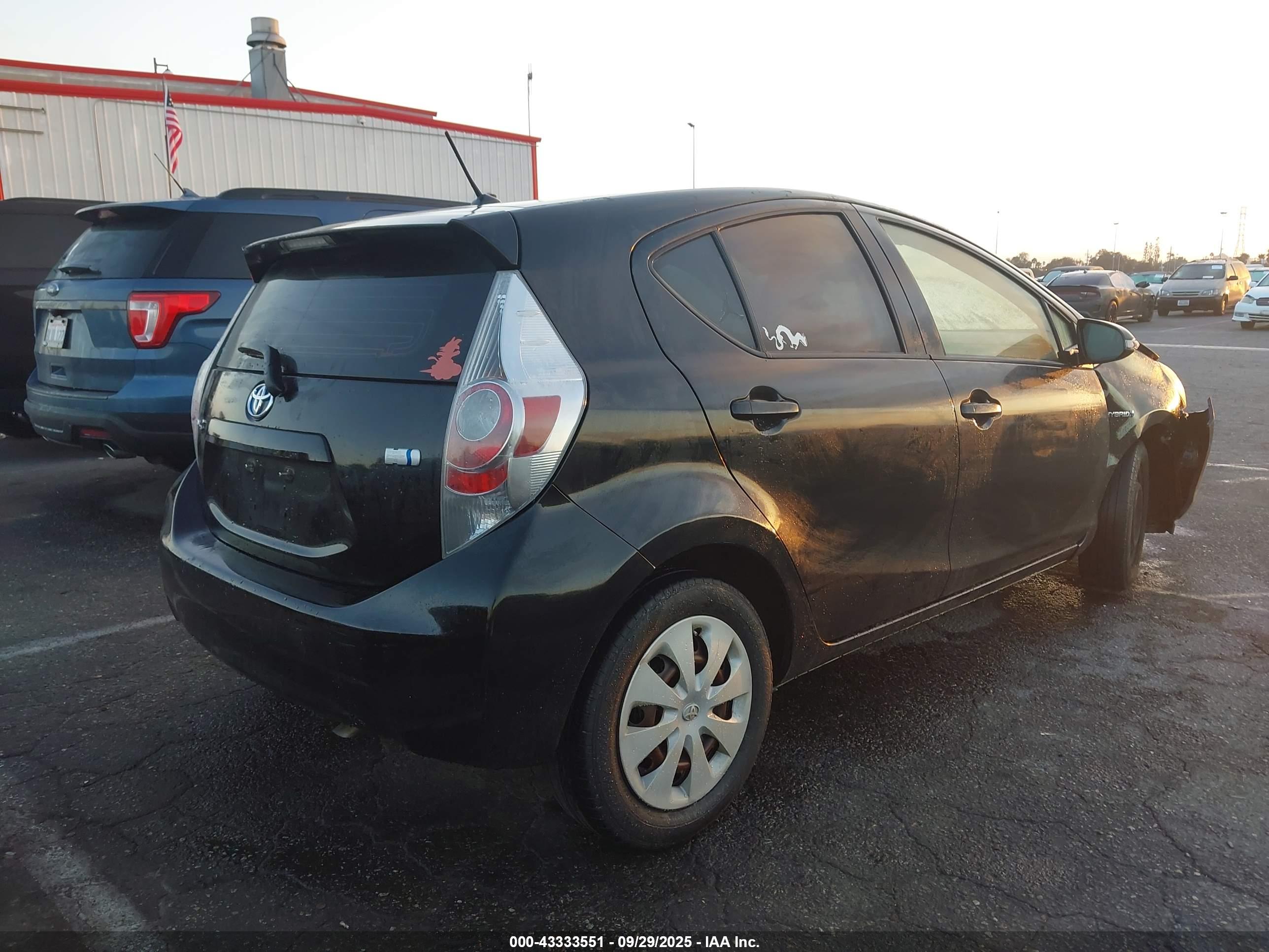 TOYOTA PRIUS image 4