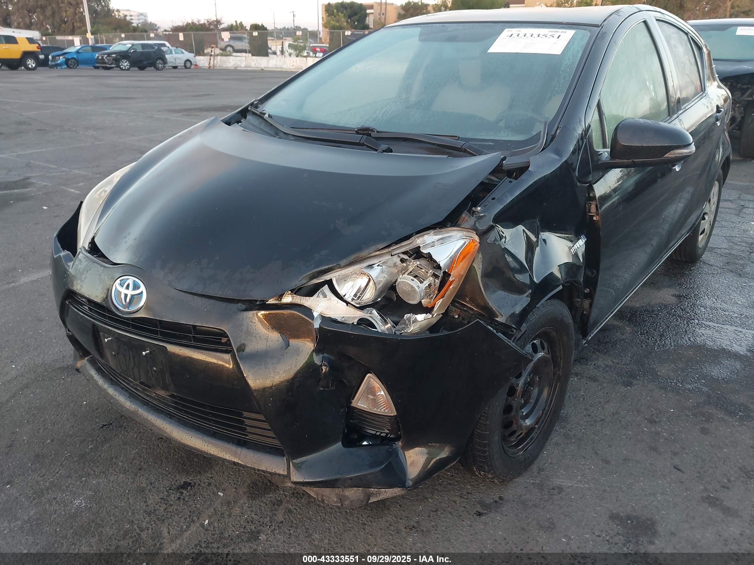 TOYOTA PRIUS image 6