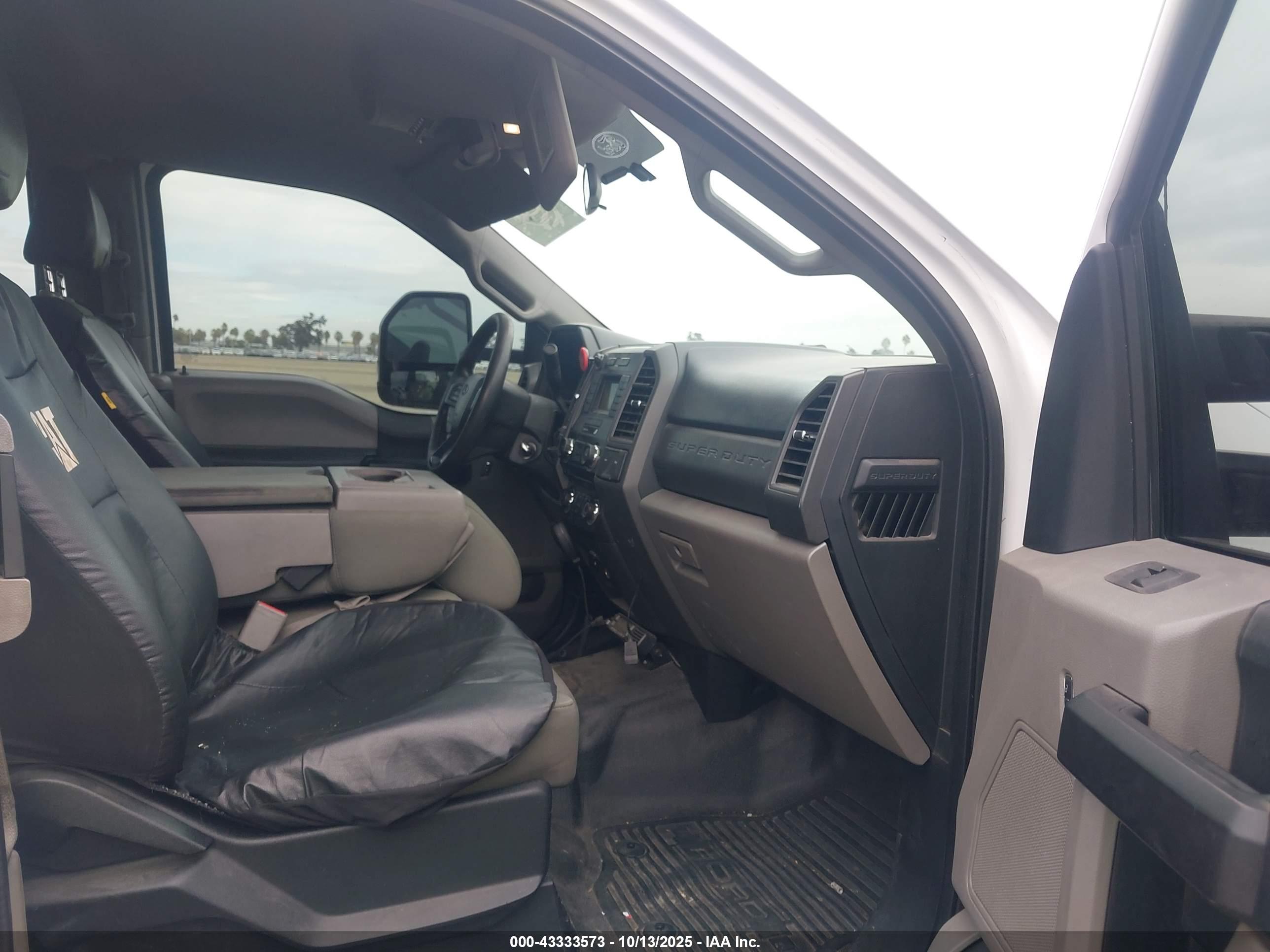 FORD F-550 image 5
