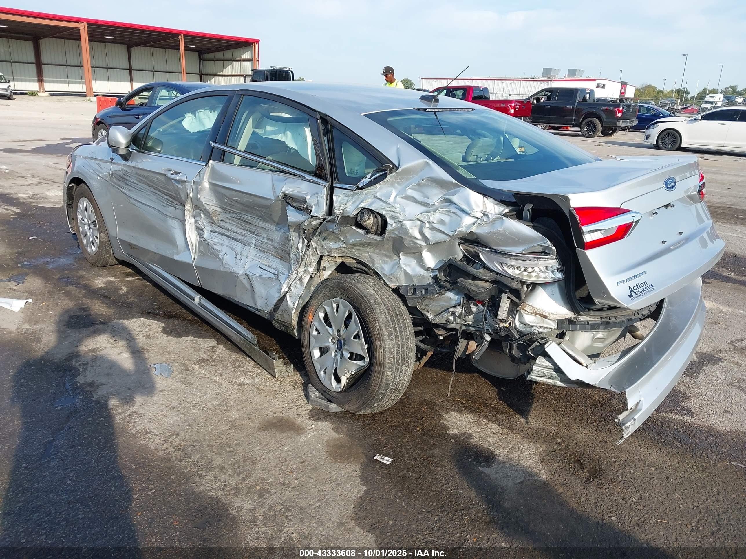 FORD FUSION image 3