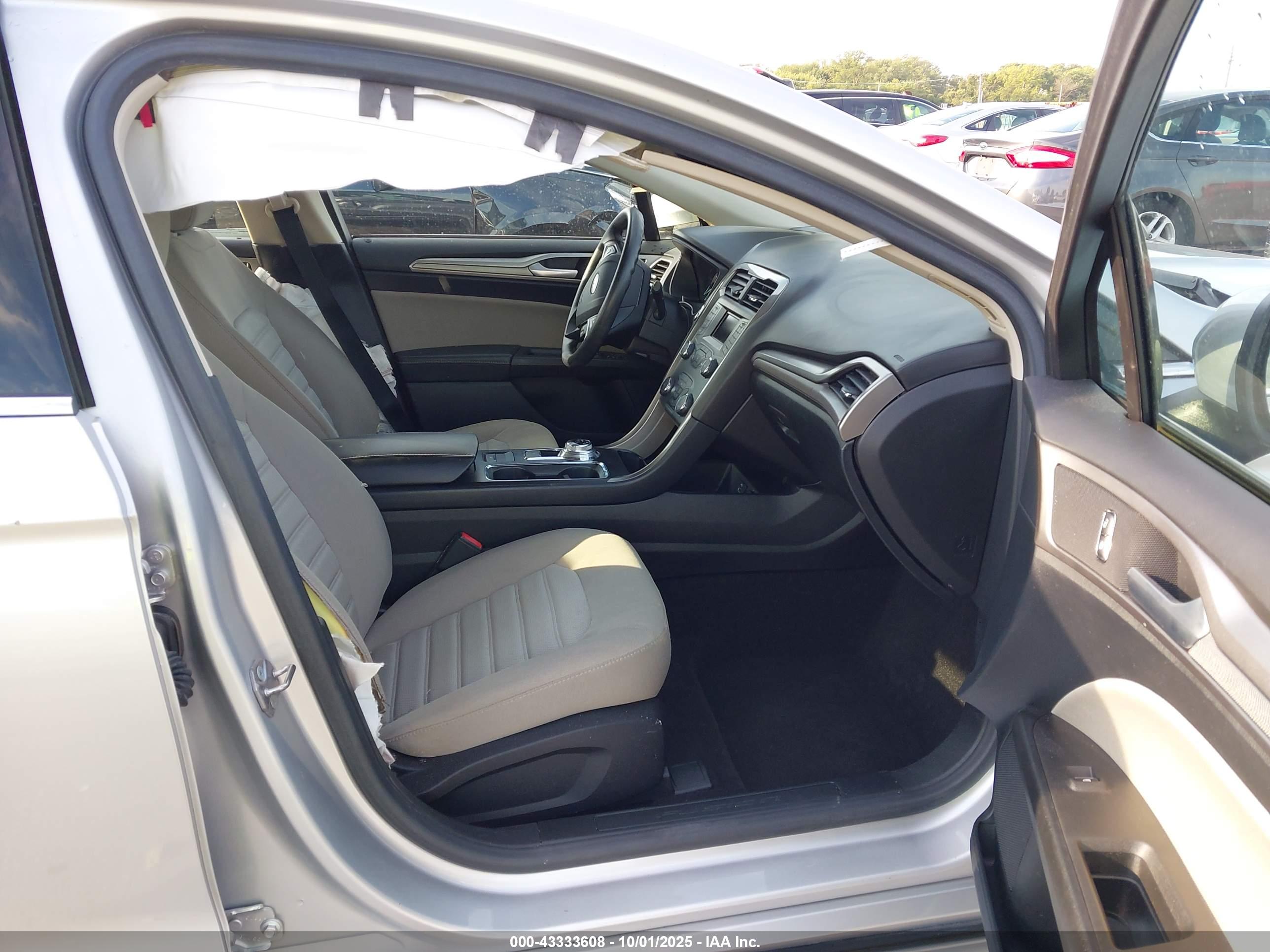 FORD FUSION image 5