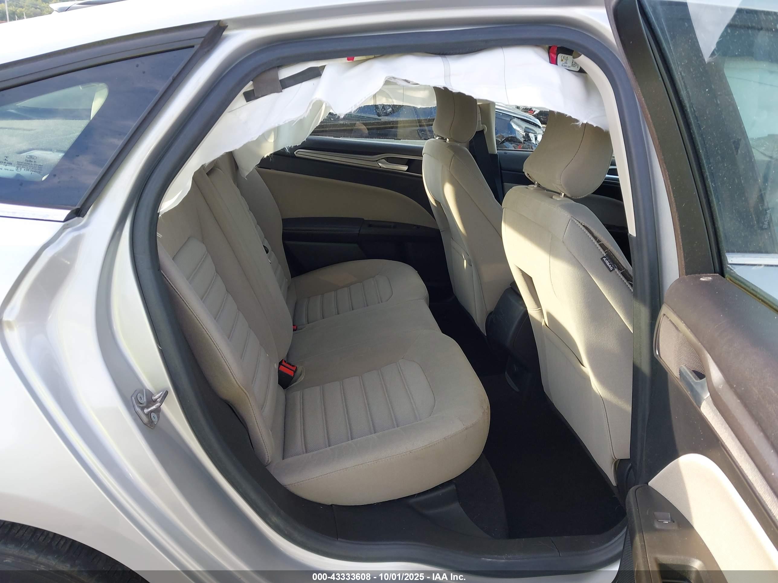 FORD FUSION image 8