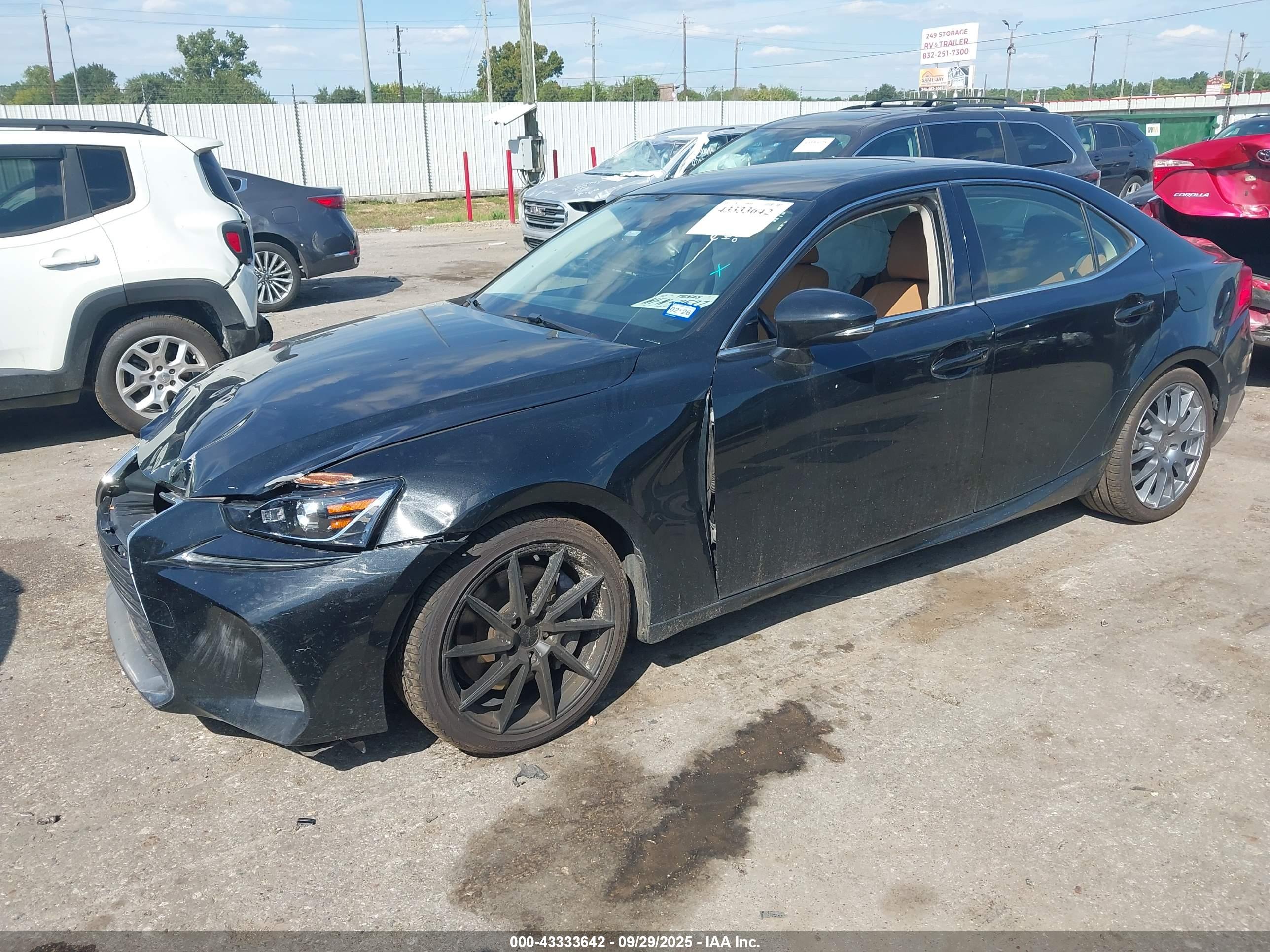 LEXUS IS image 2