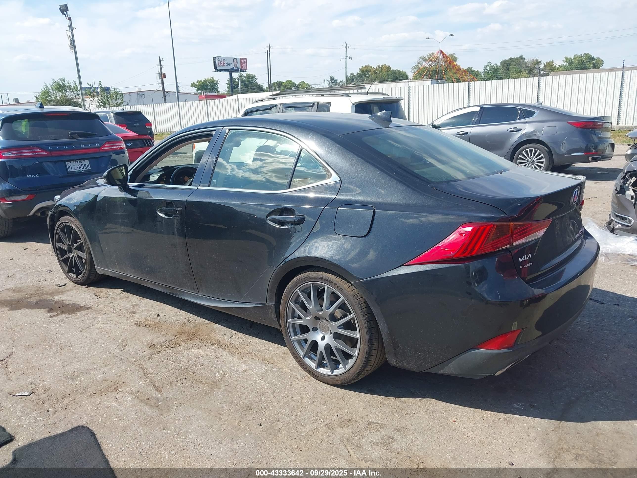 LEXUS IS image 3