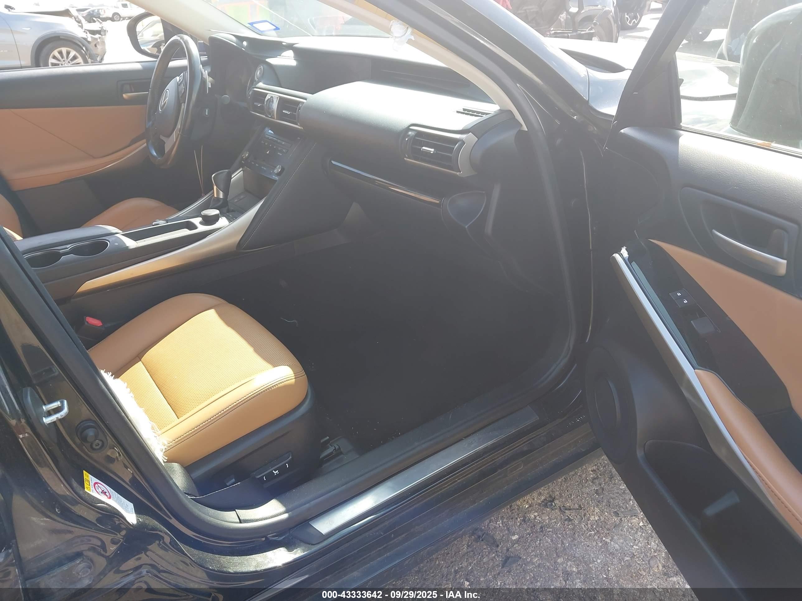 LEXUS IS image 5