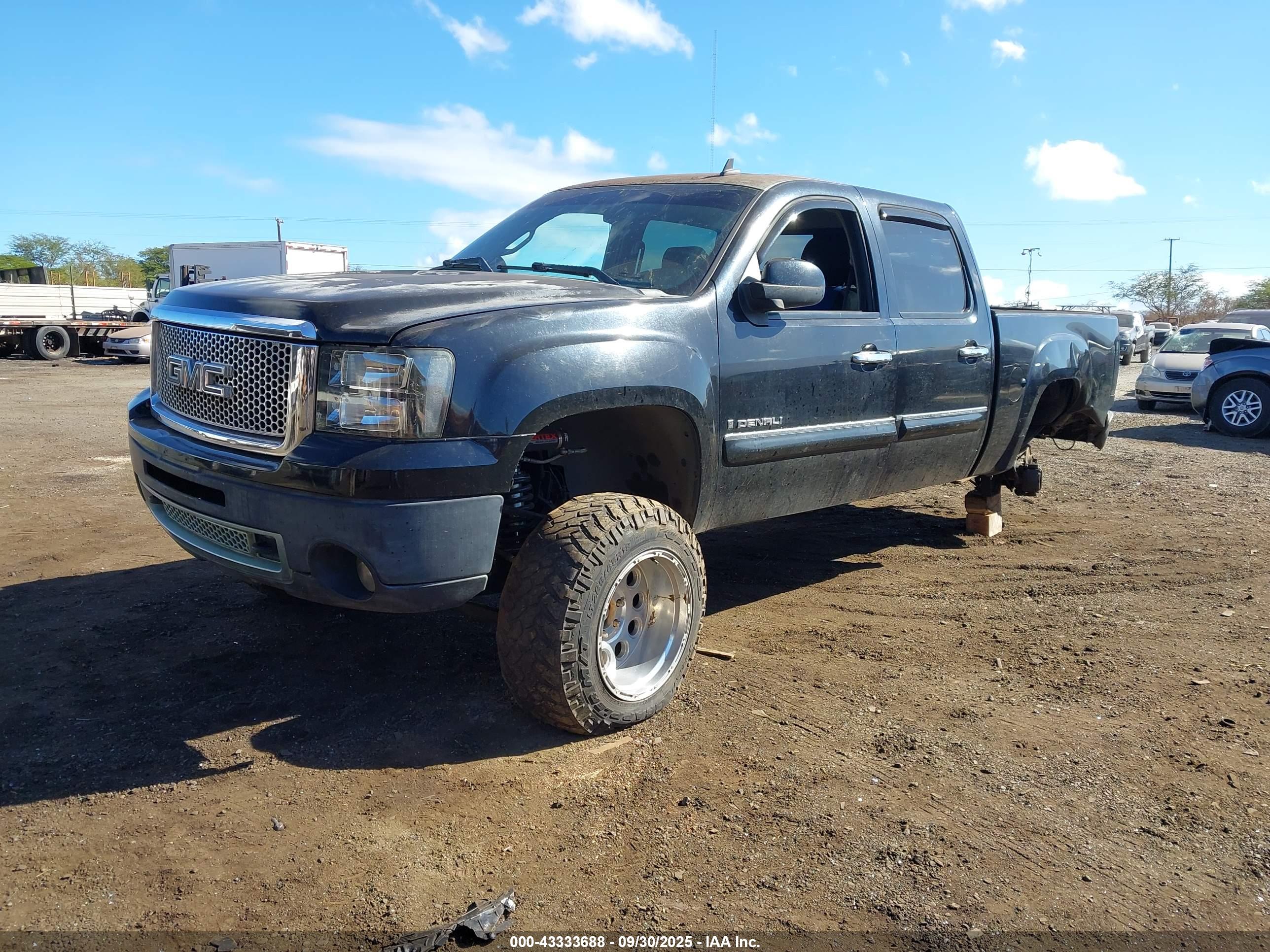 GMC SIERRA image 2
