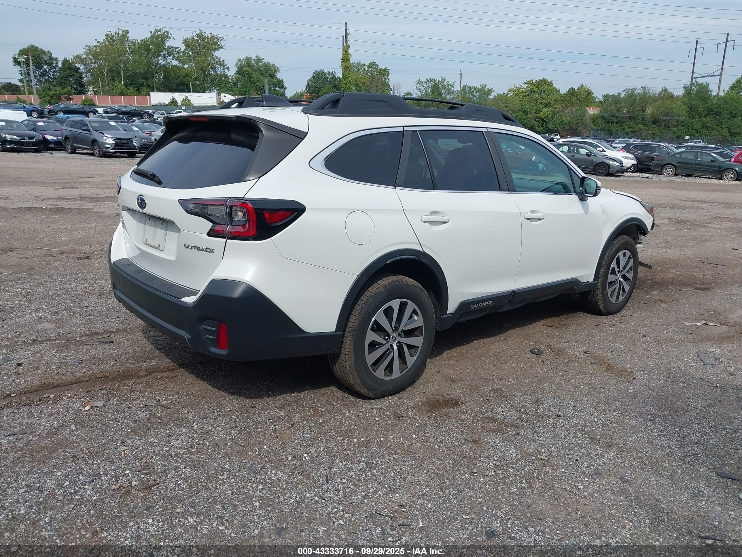 SUBARU OUTBACK image 4