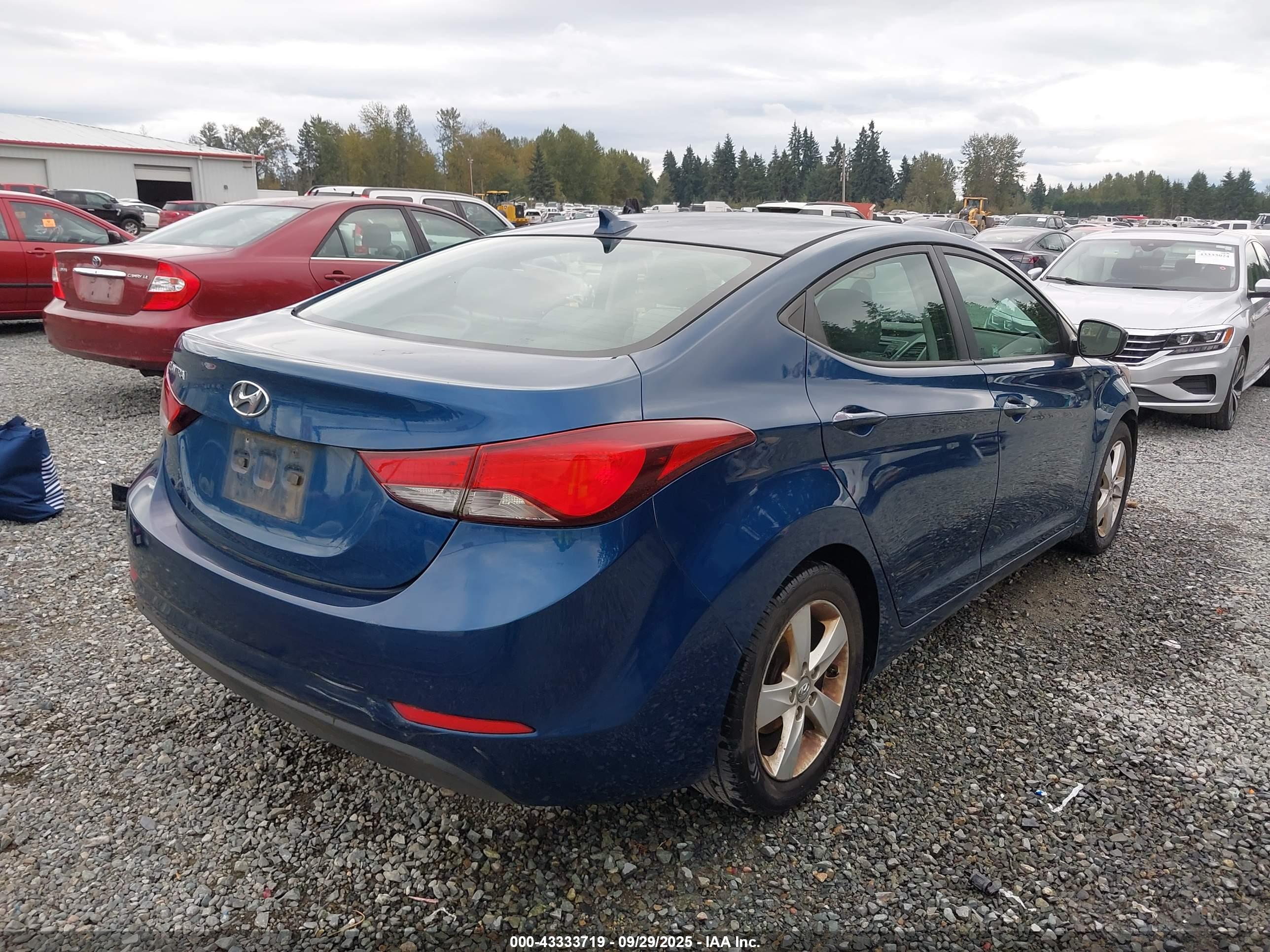 HYUNDAI ELANTRA image 4