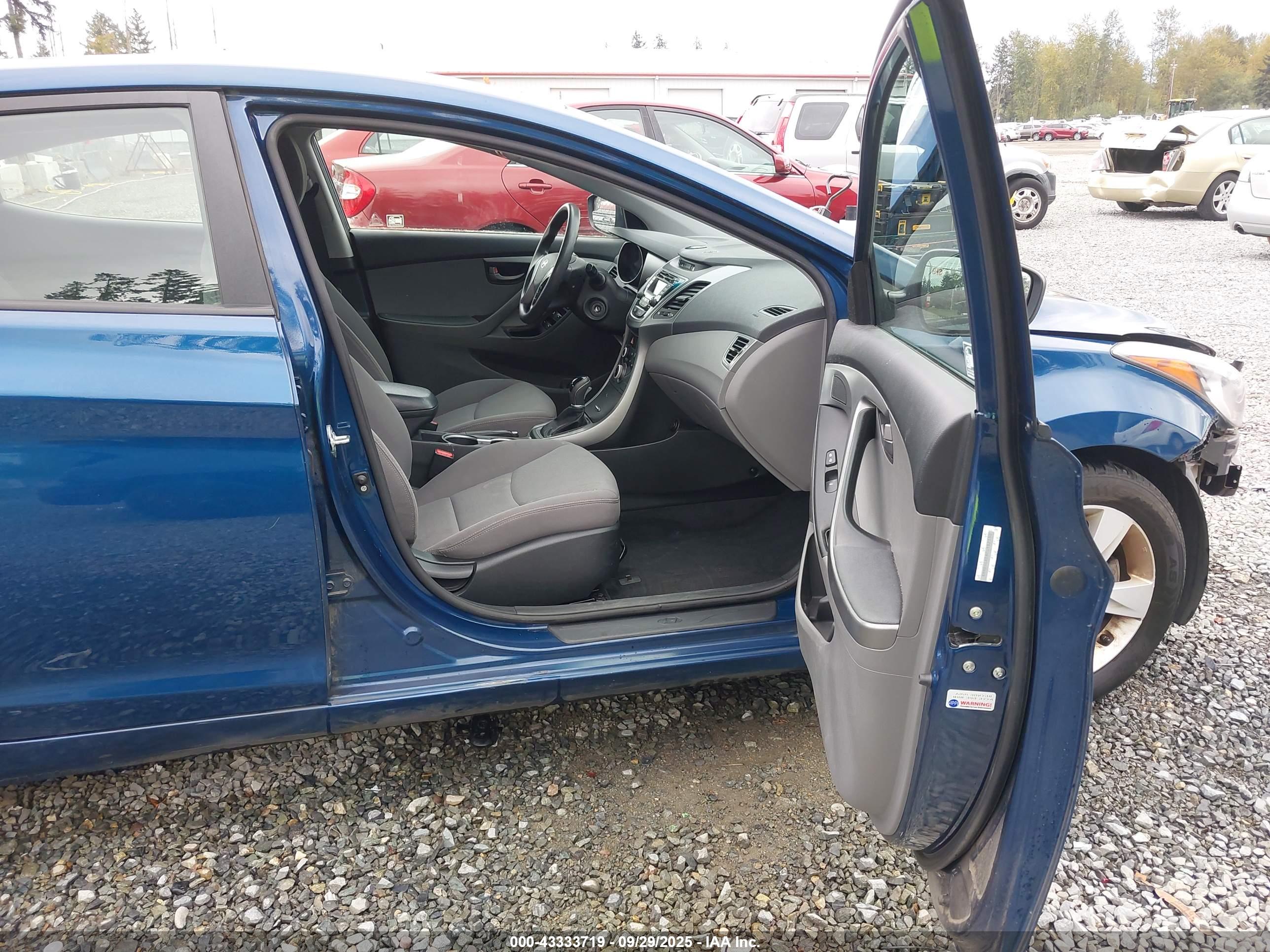 HYUNDAI ELANTRA image 5