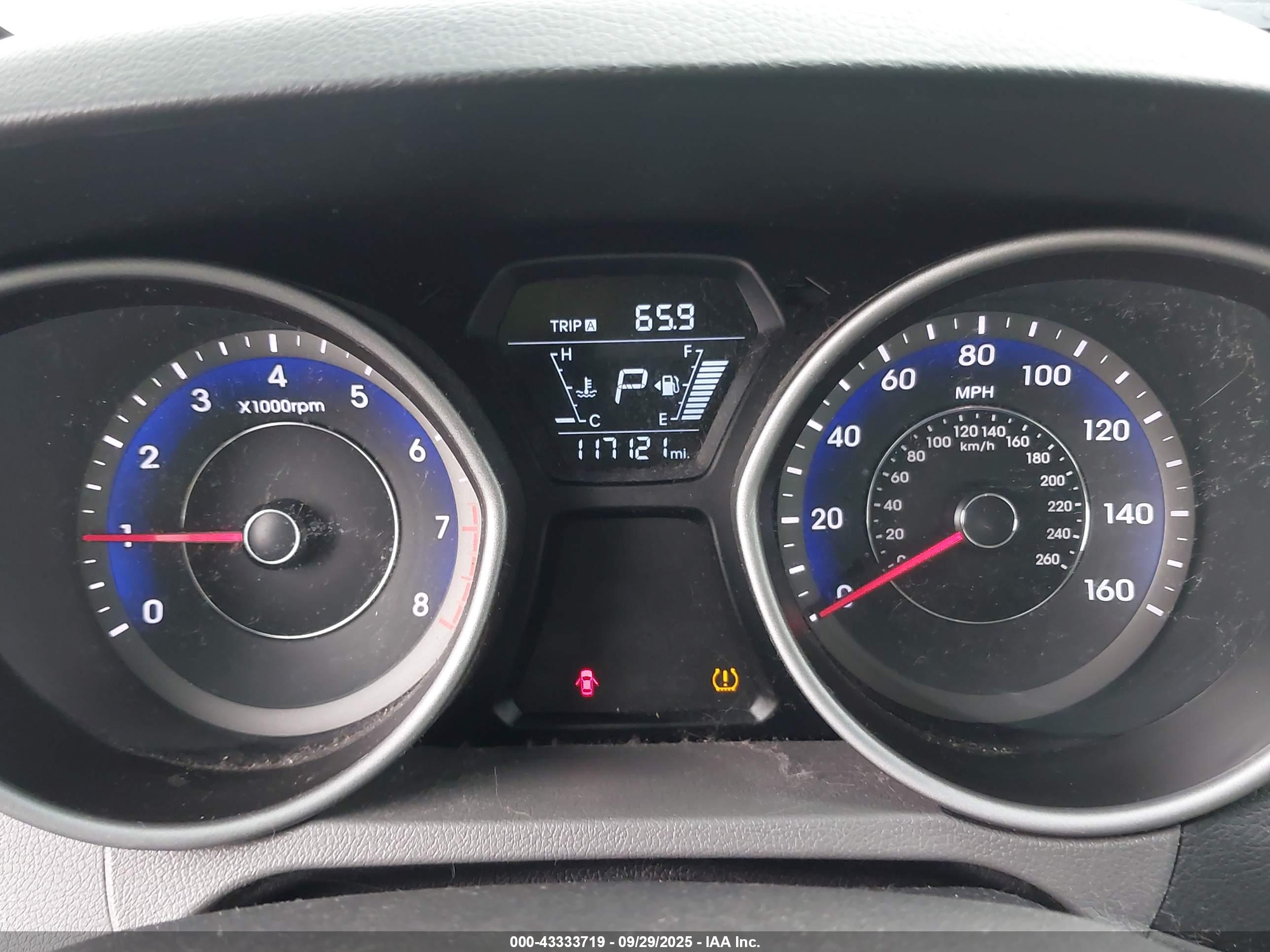 HYUNDAI ELANTRA image 7
