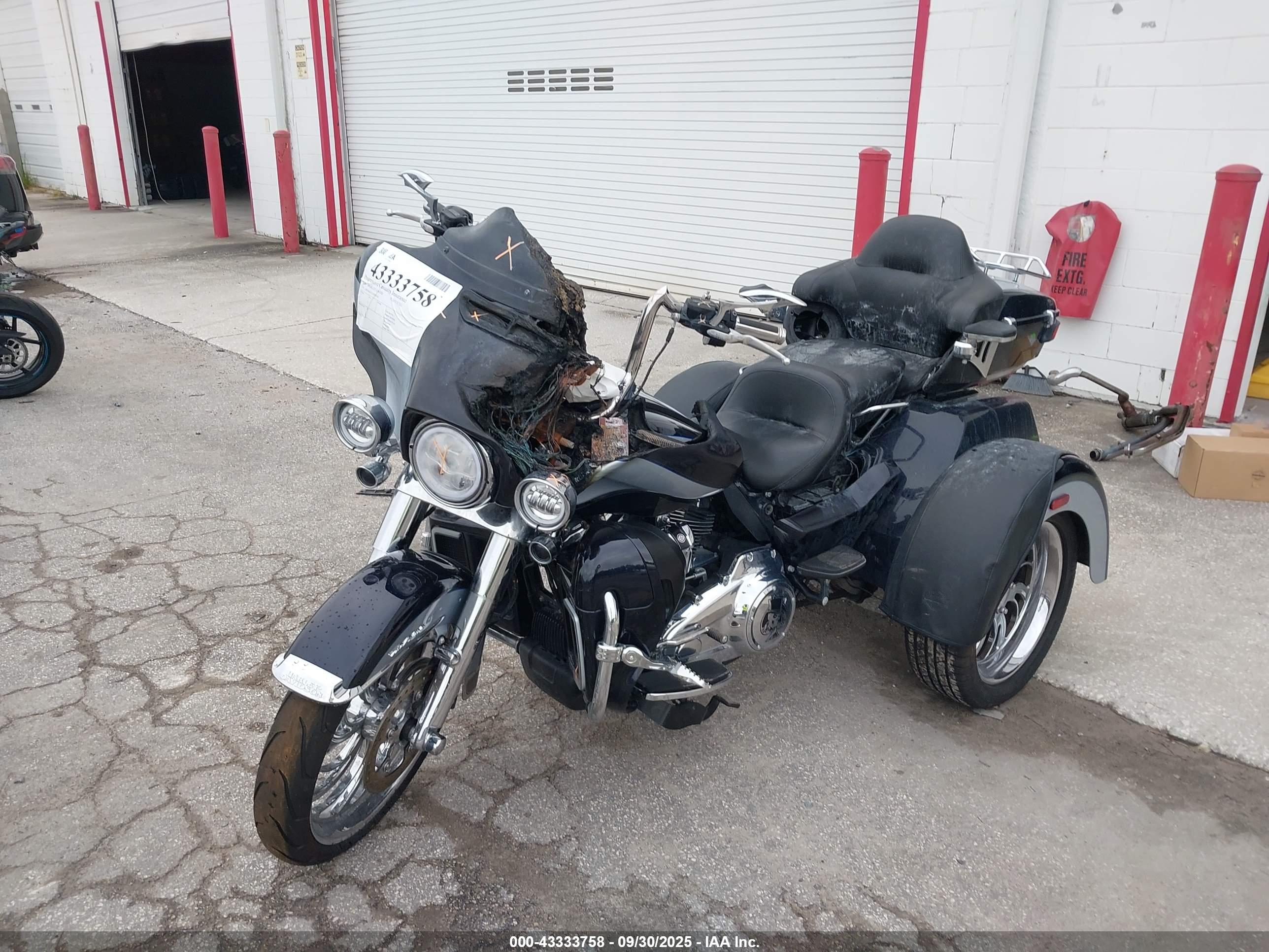 HARLEY-DAVIDSON FLHTCUTG image 2