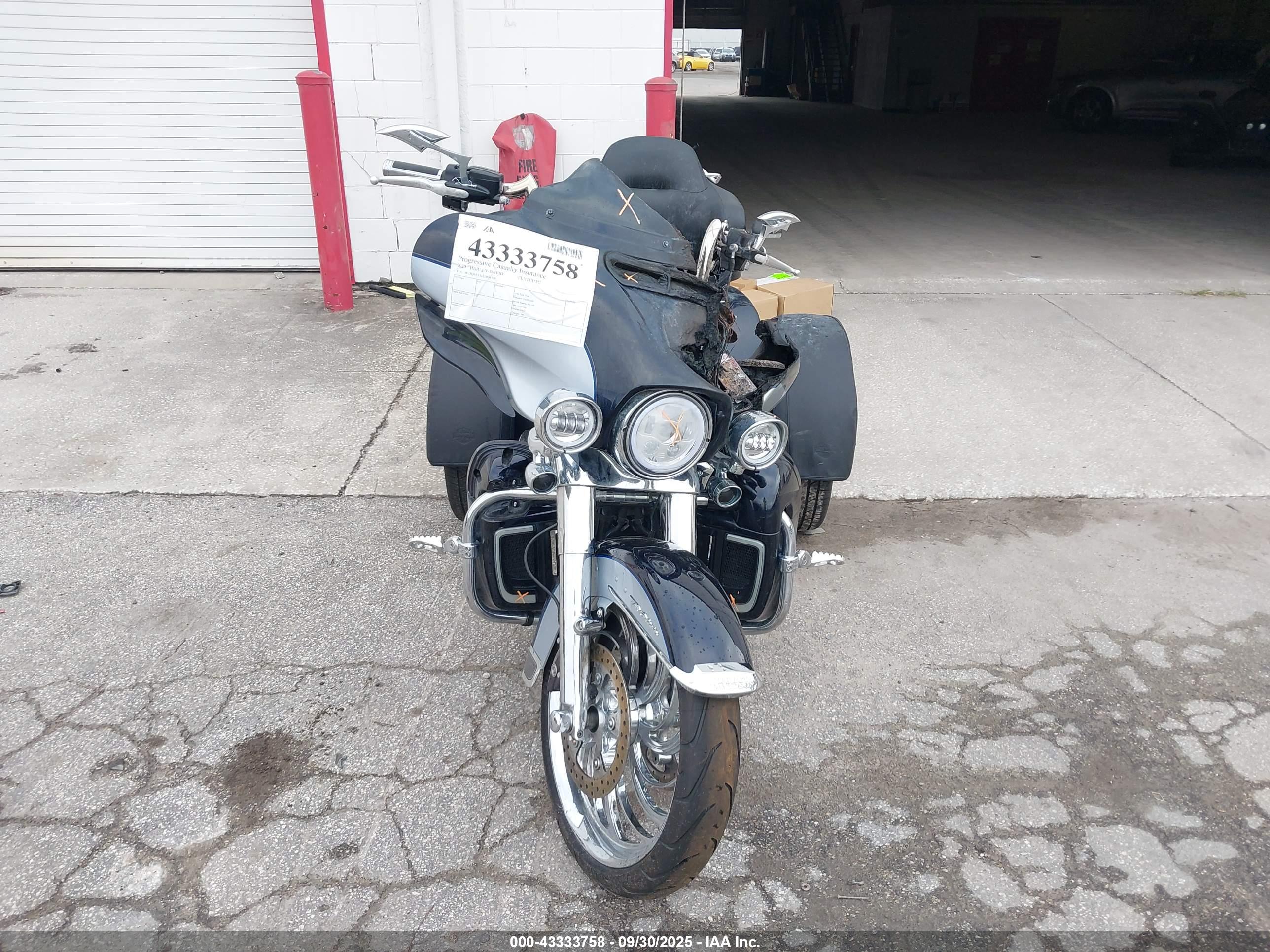 HARLEY-DAVIDSON FLHTCUTG image 5