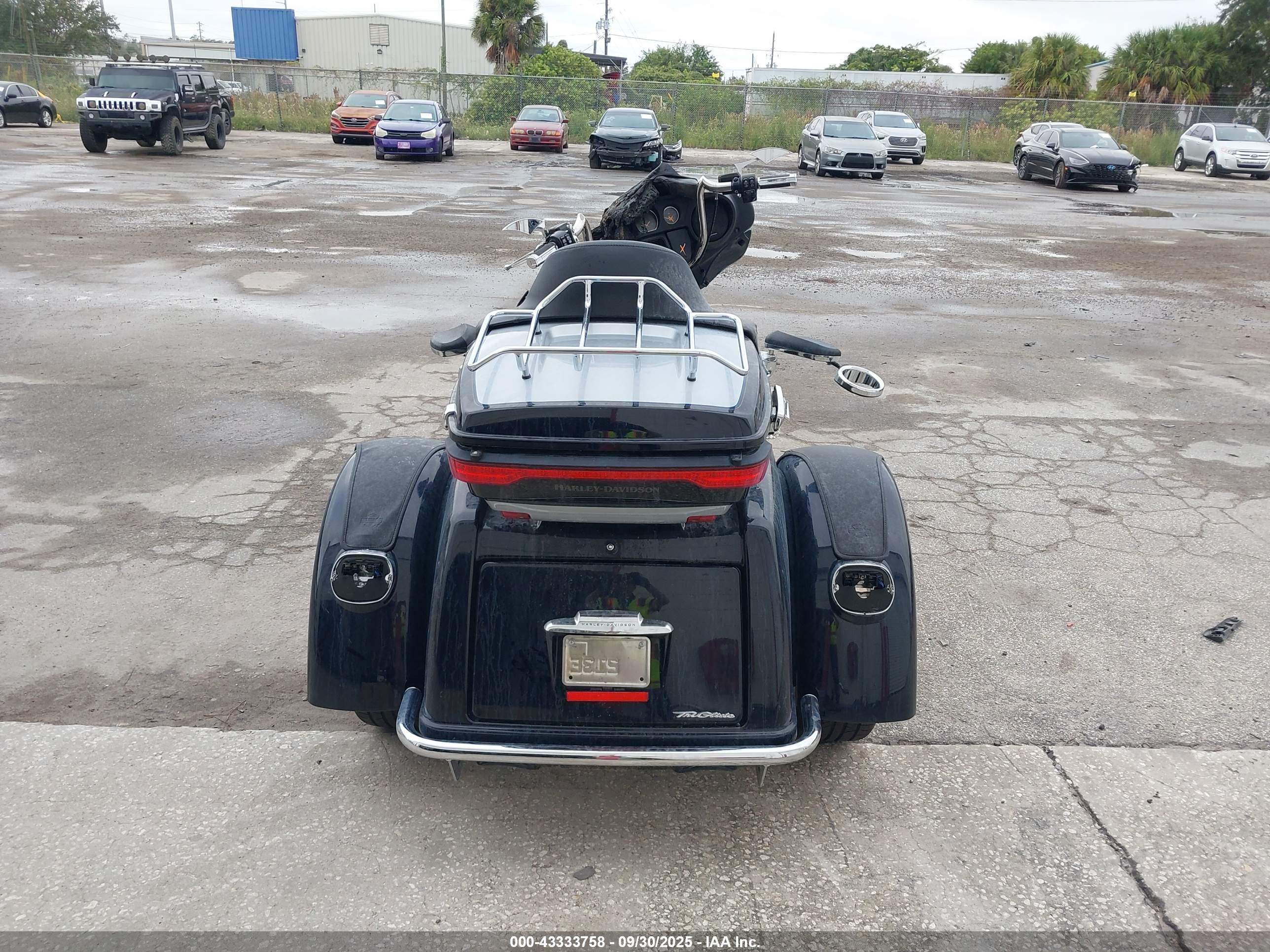 HARLEY-DAVIDSON FLHTCUTG image 6