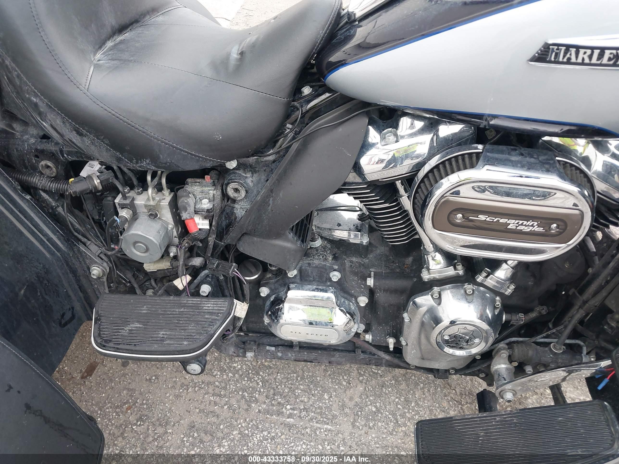 HARLEY-DAVIDSON FLHTCUTG image 8