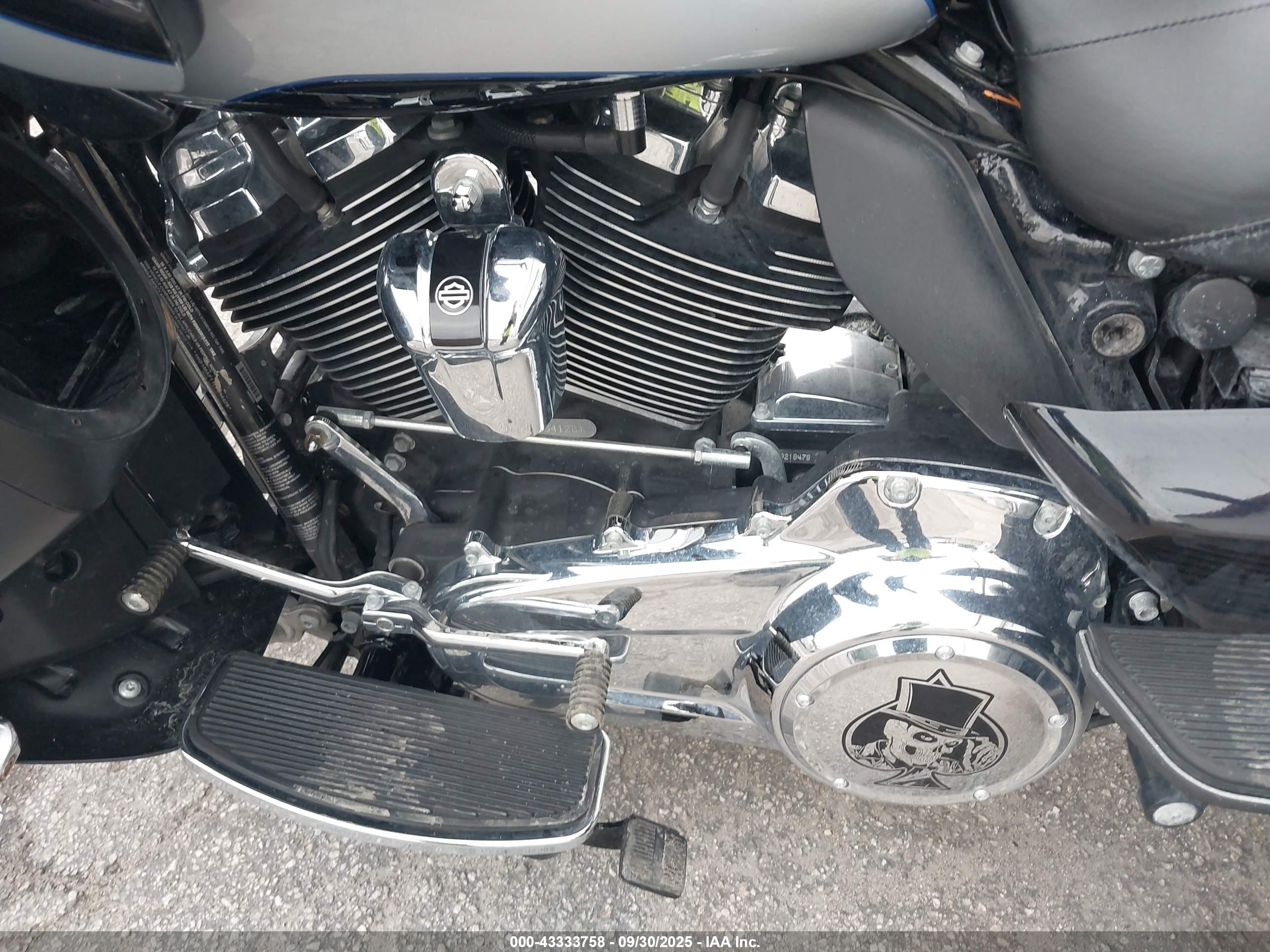 HARLEY-DAVIDSON FLHTCUTG image 9