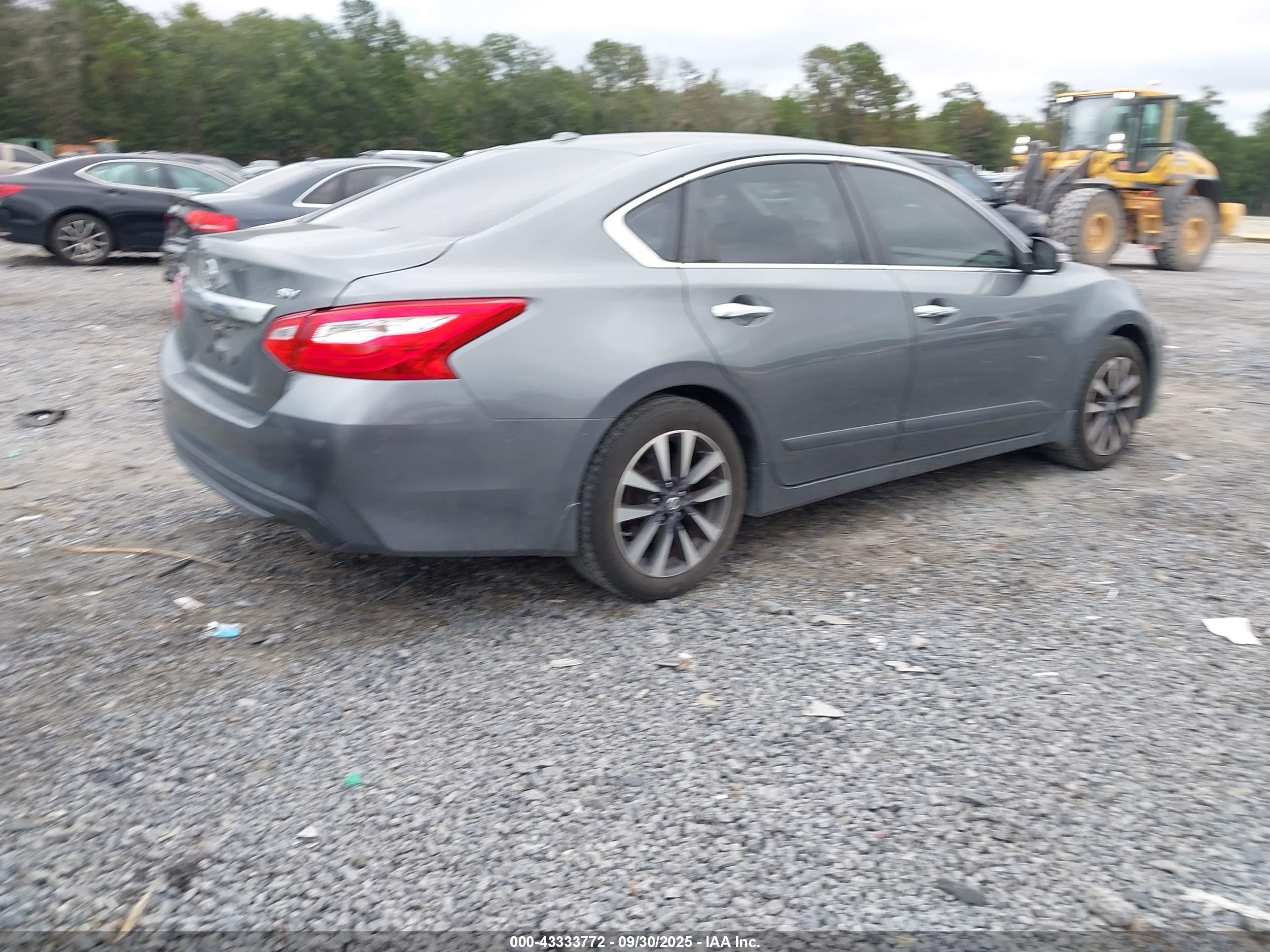 NISSAN ALTIMA image 4