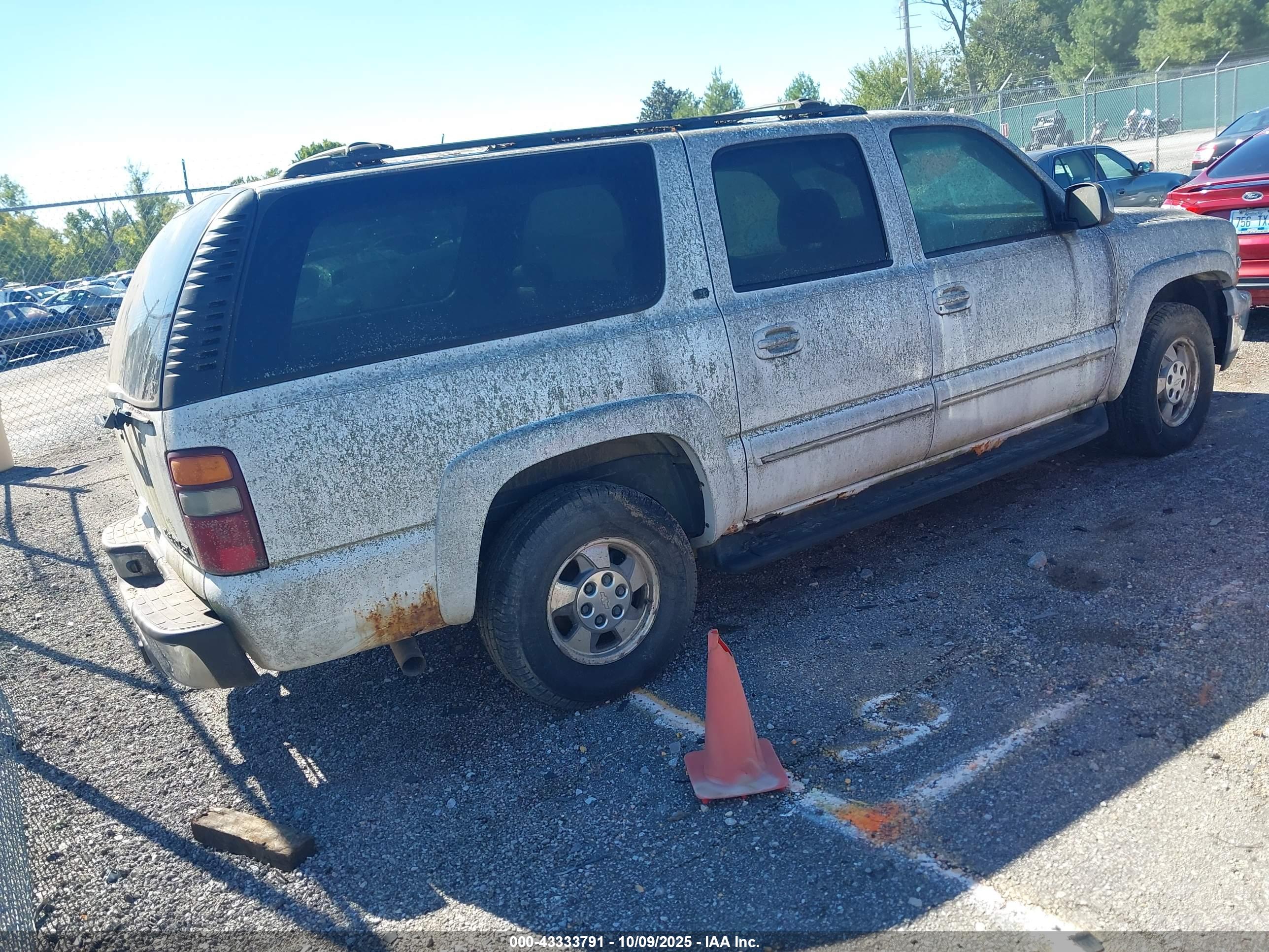 CHEVROLET SUBURBAN image 4