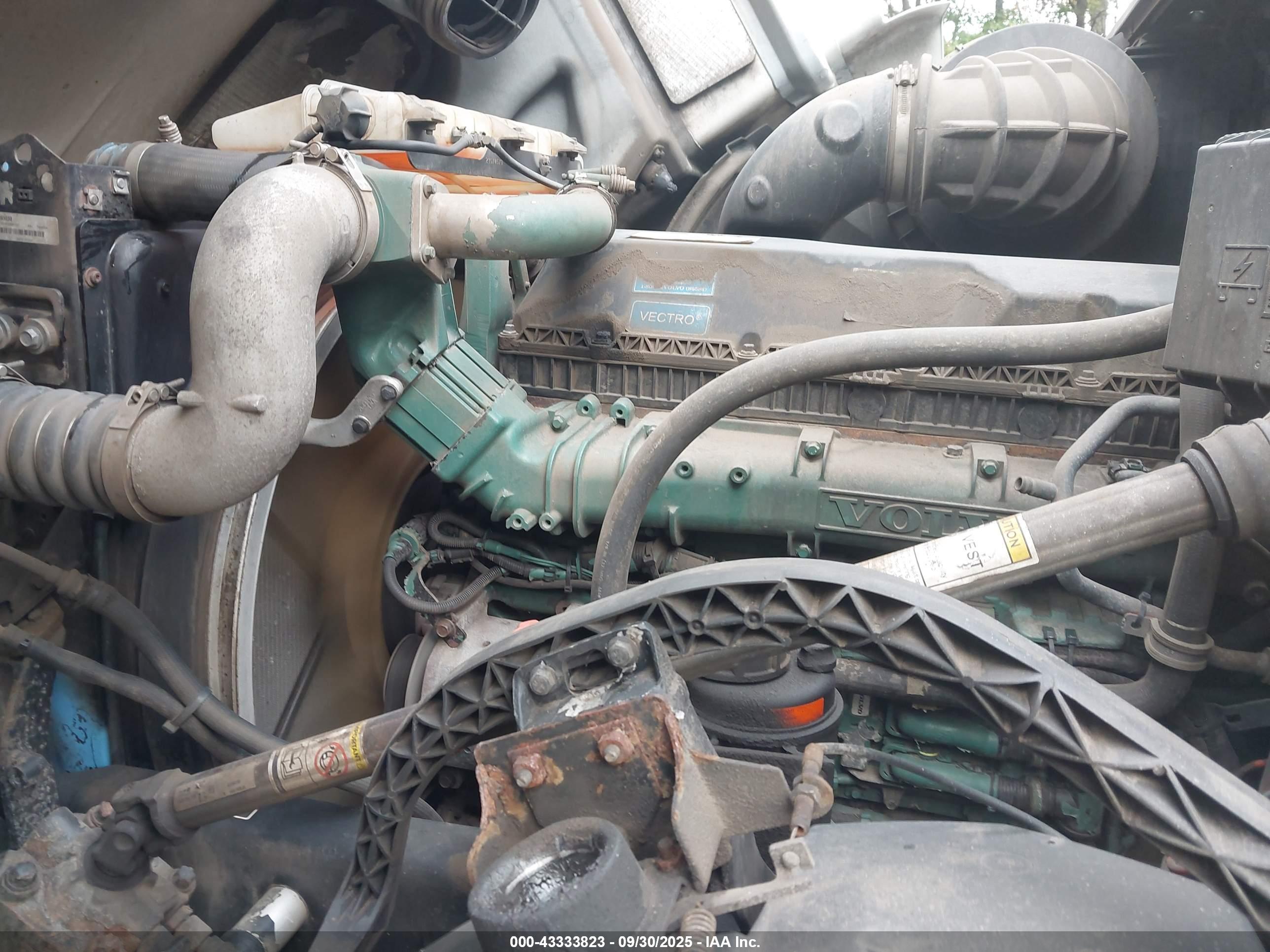 VOLVO VN image 10