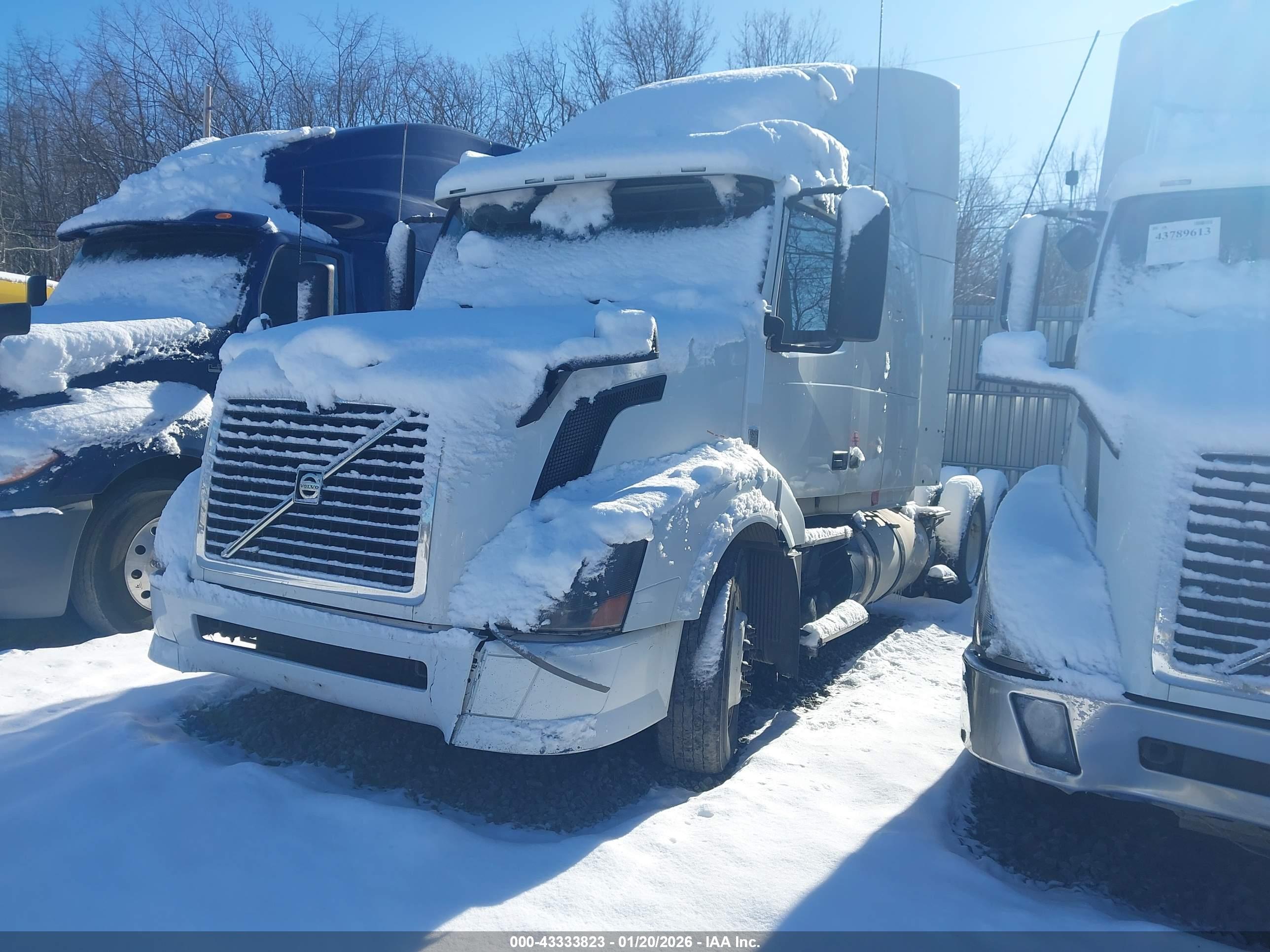 VOLVO VN image 2