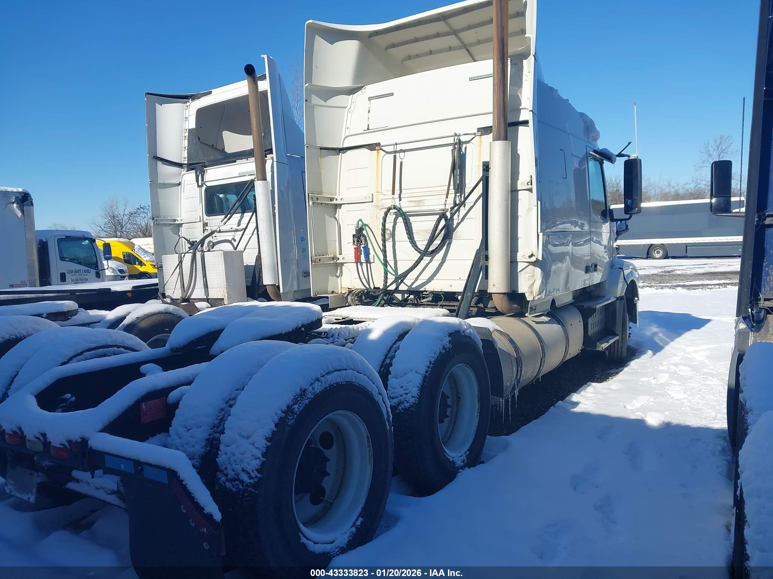 VOLVO VN image 4