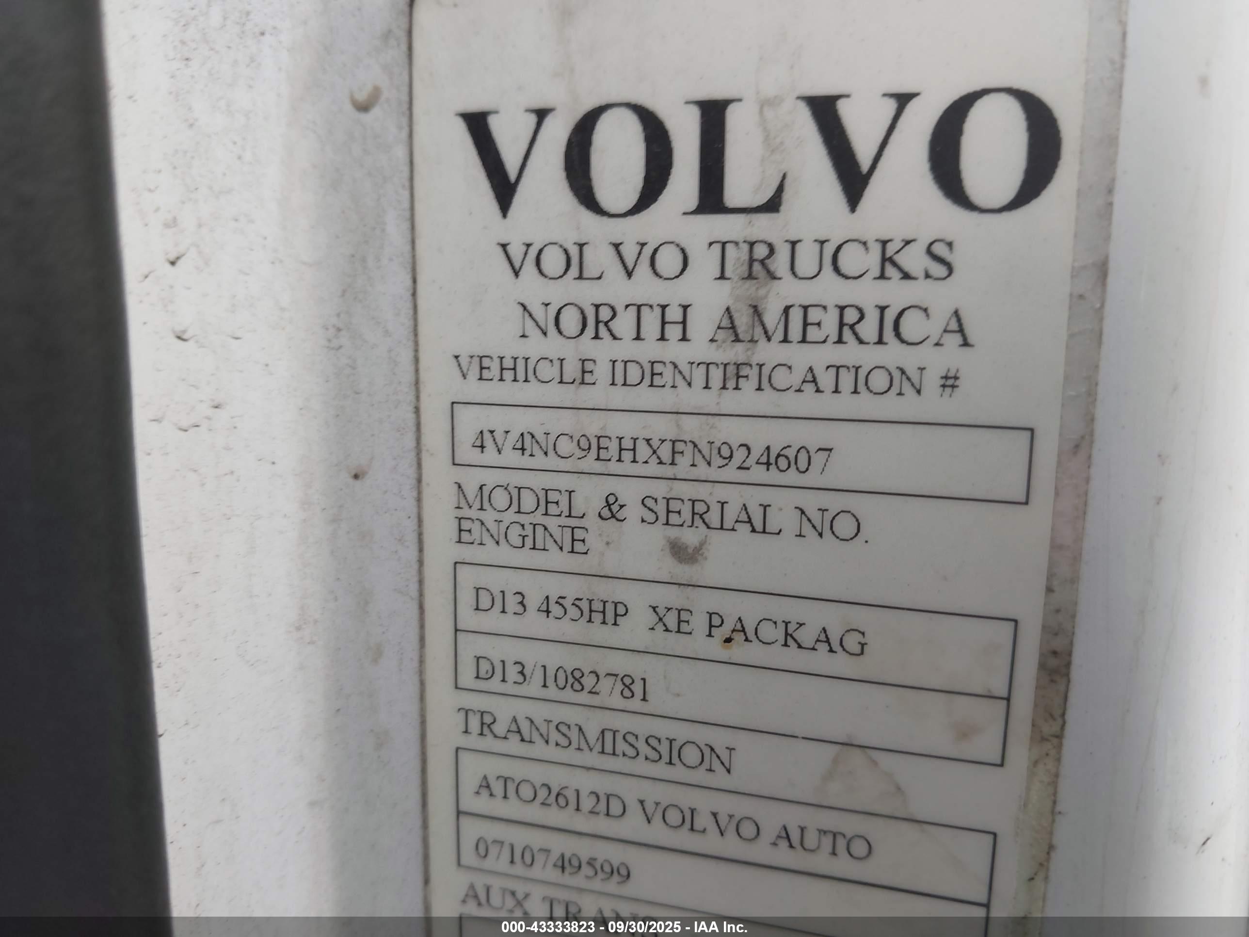 VOLVO VN image 9