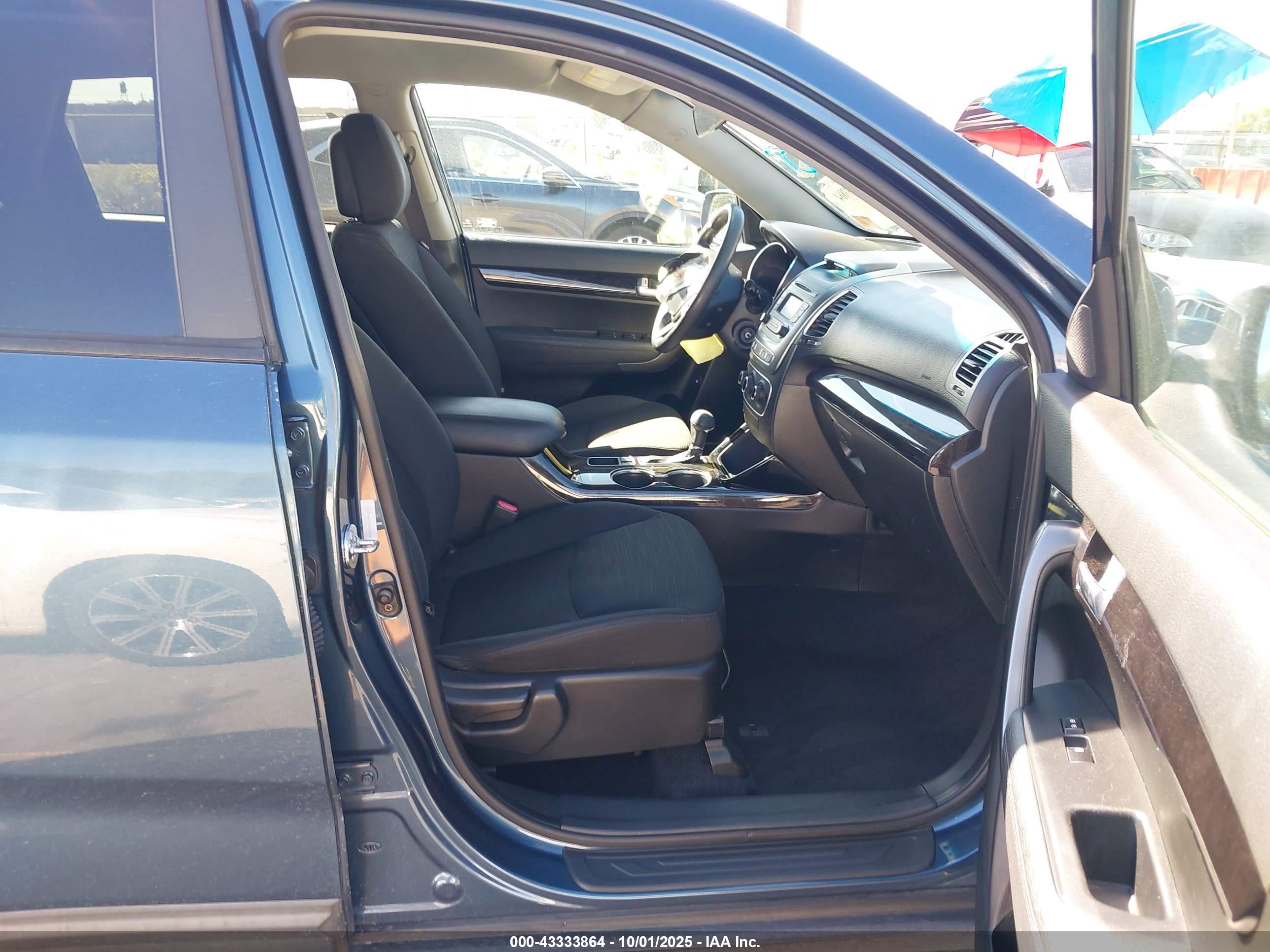 KIA SORENTO image 5
