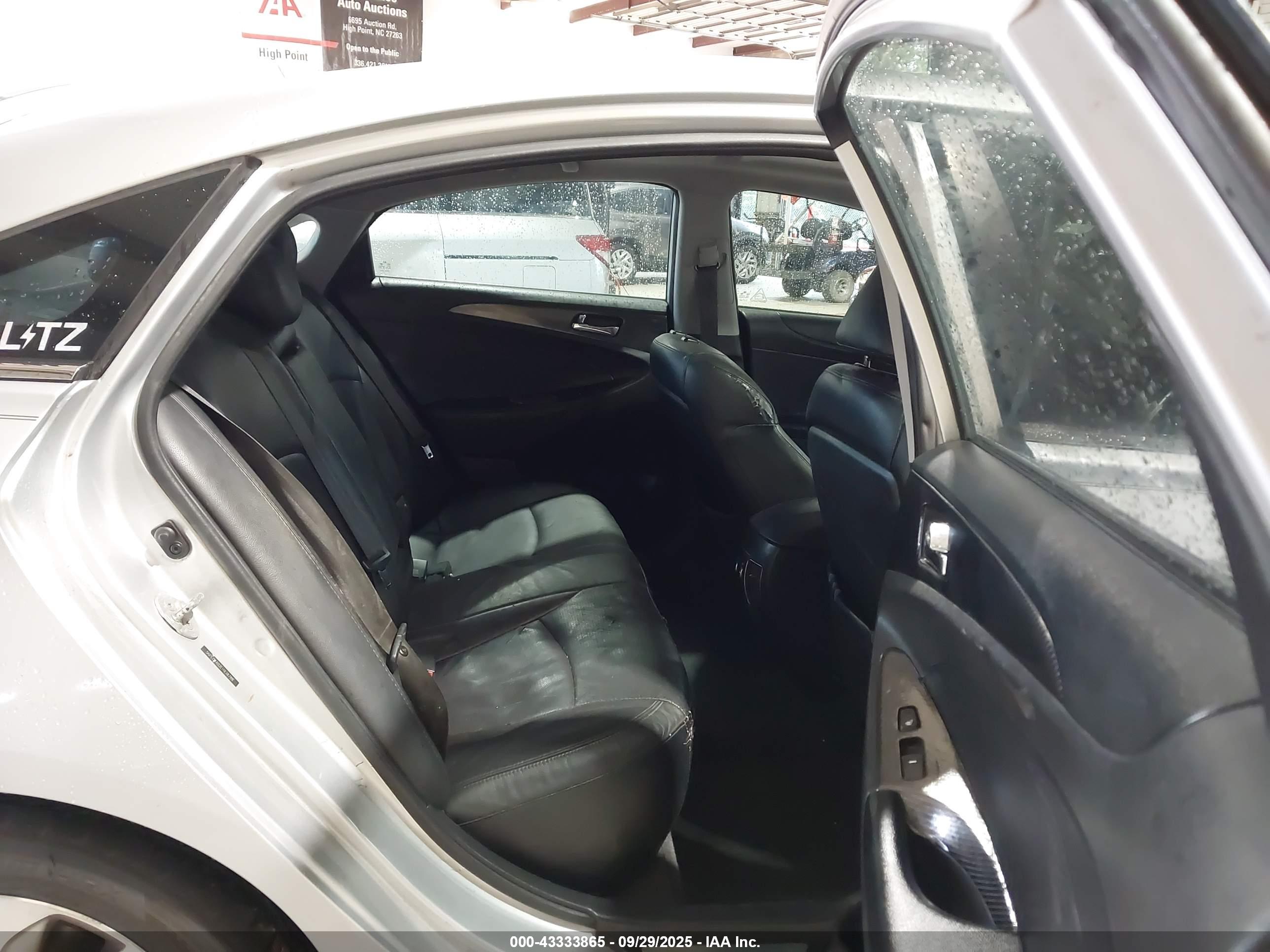 HYUNDAI SONATA image 8