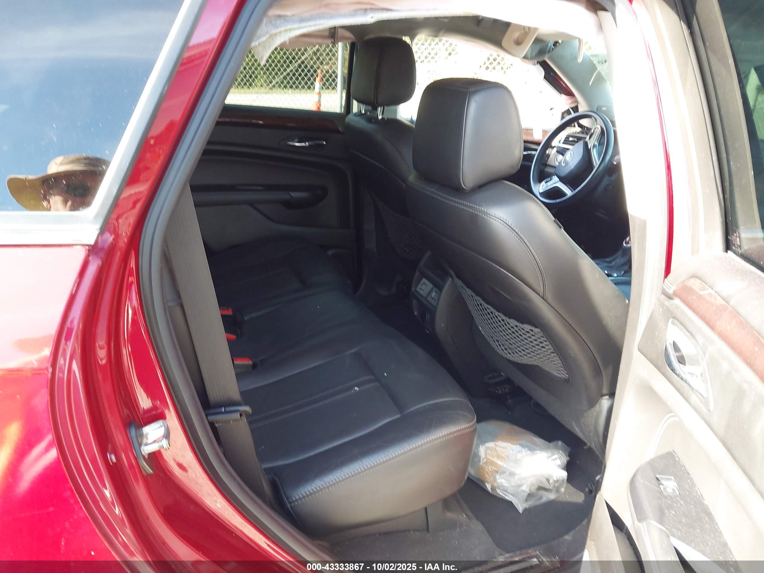 CADILLAC SRX image 8