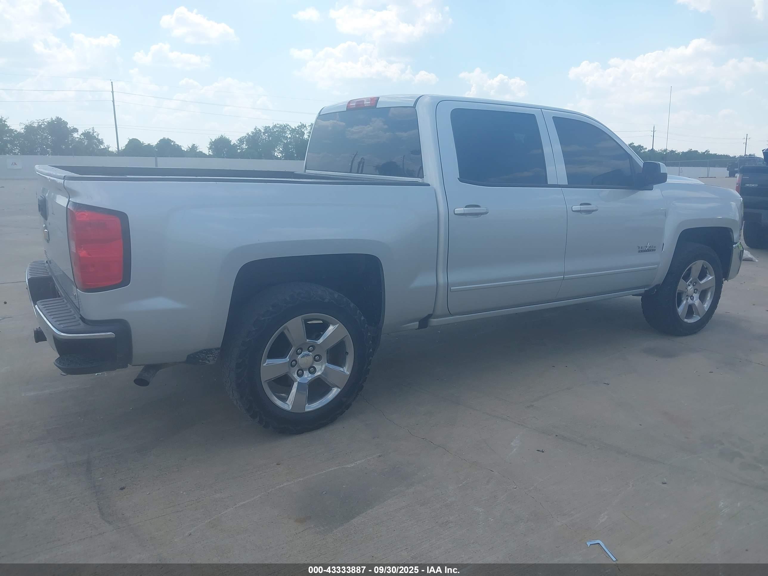 CHEVROLET SILVERADO image 4