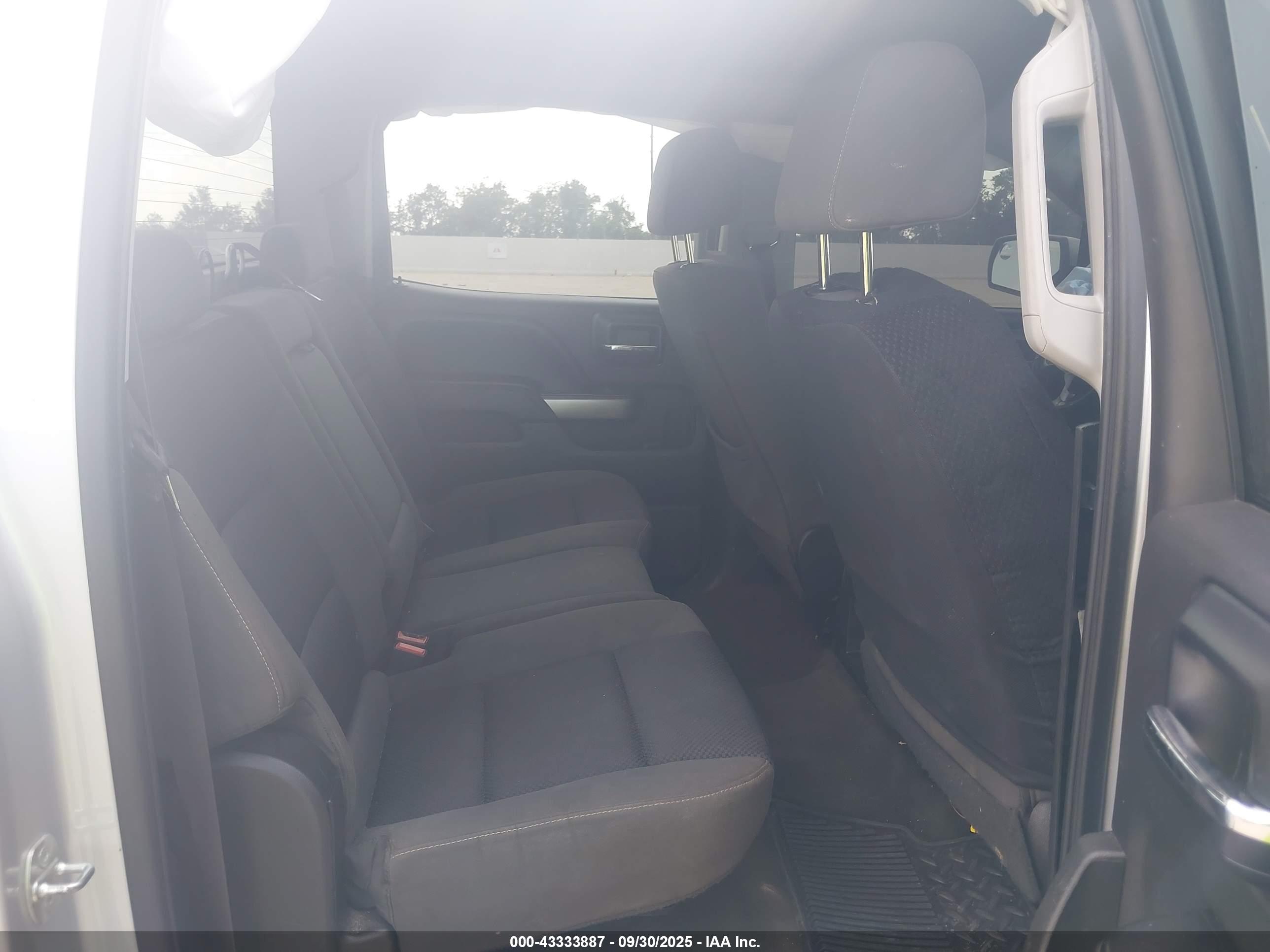 CHEVROLET SILVERADO image 8