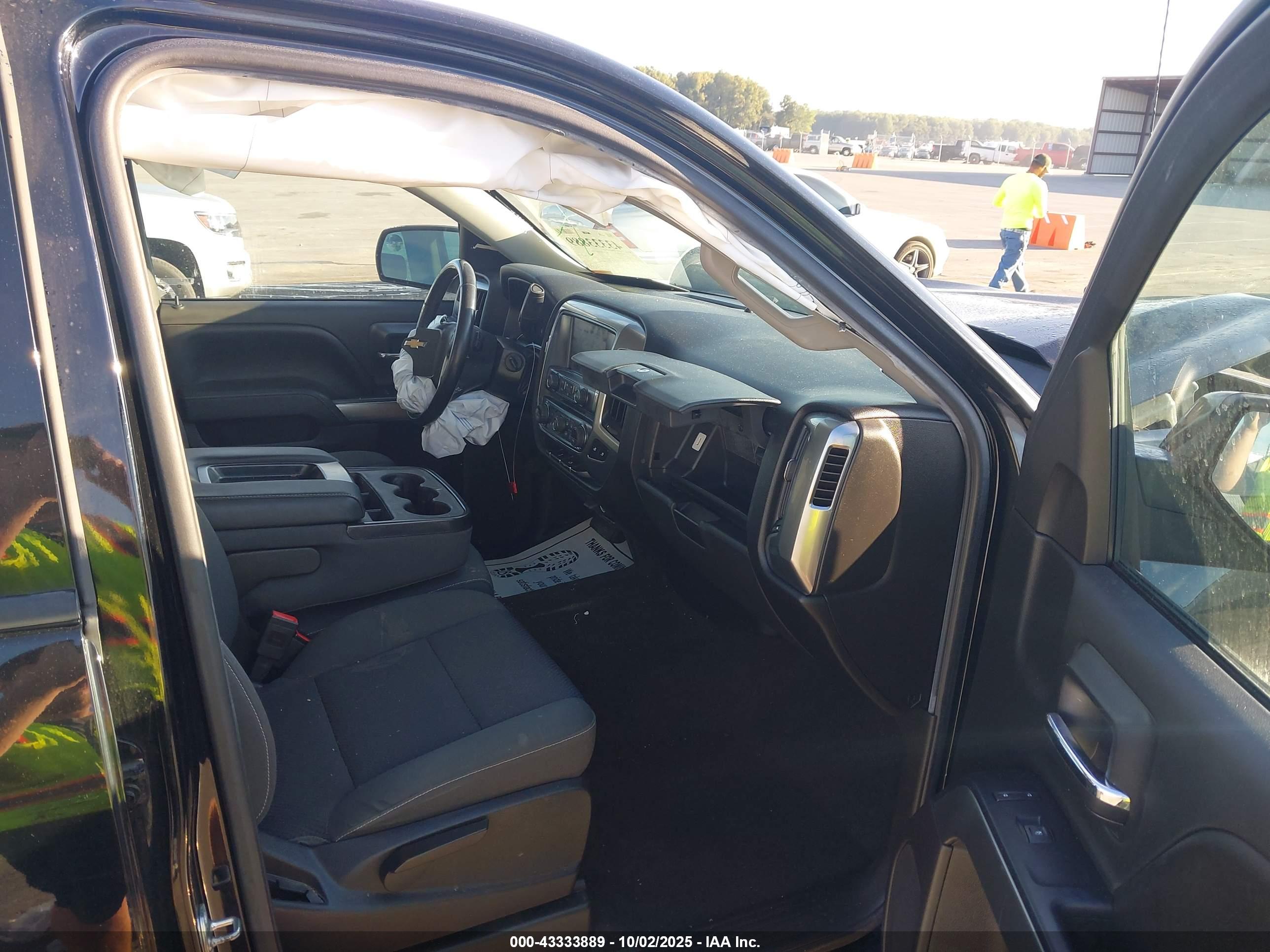 CHEVROLET SILVERADO image 5