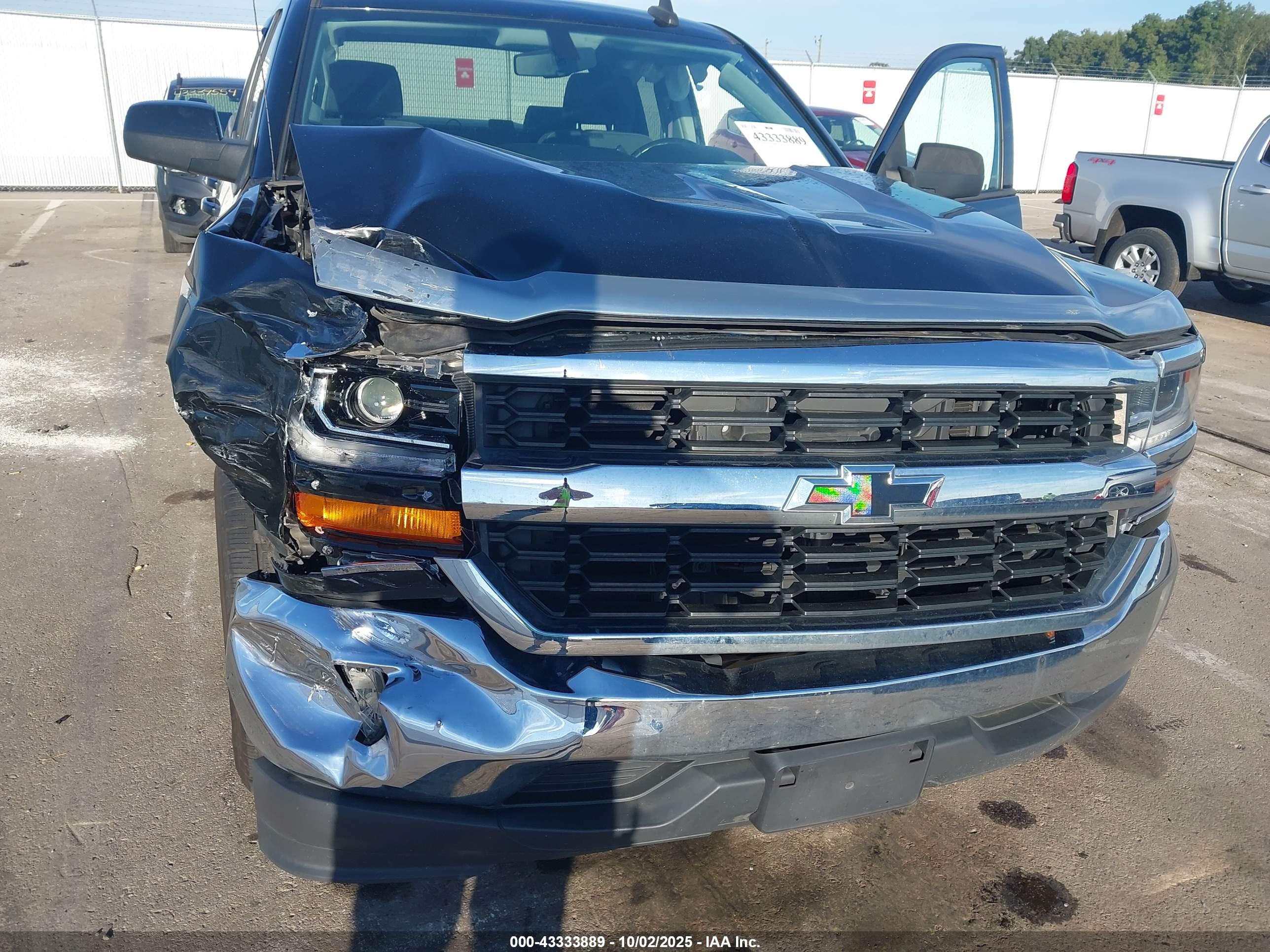 CHEVROLET SILVERADO image 6