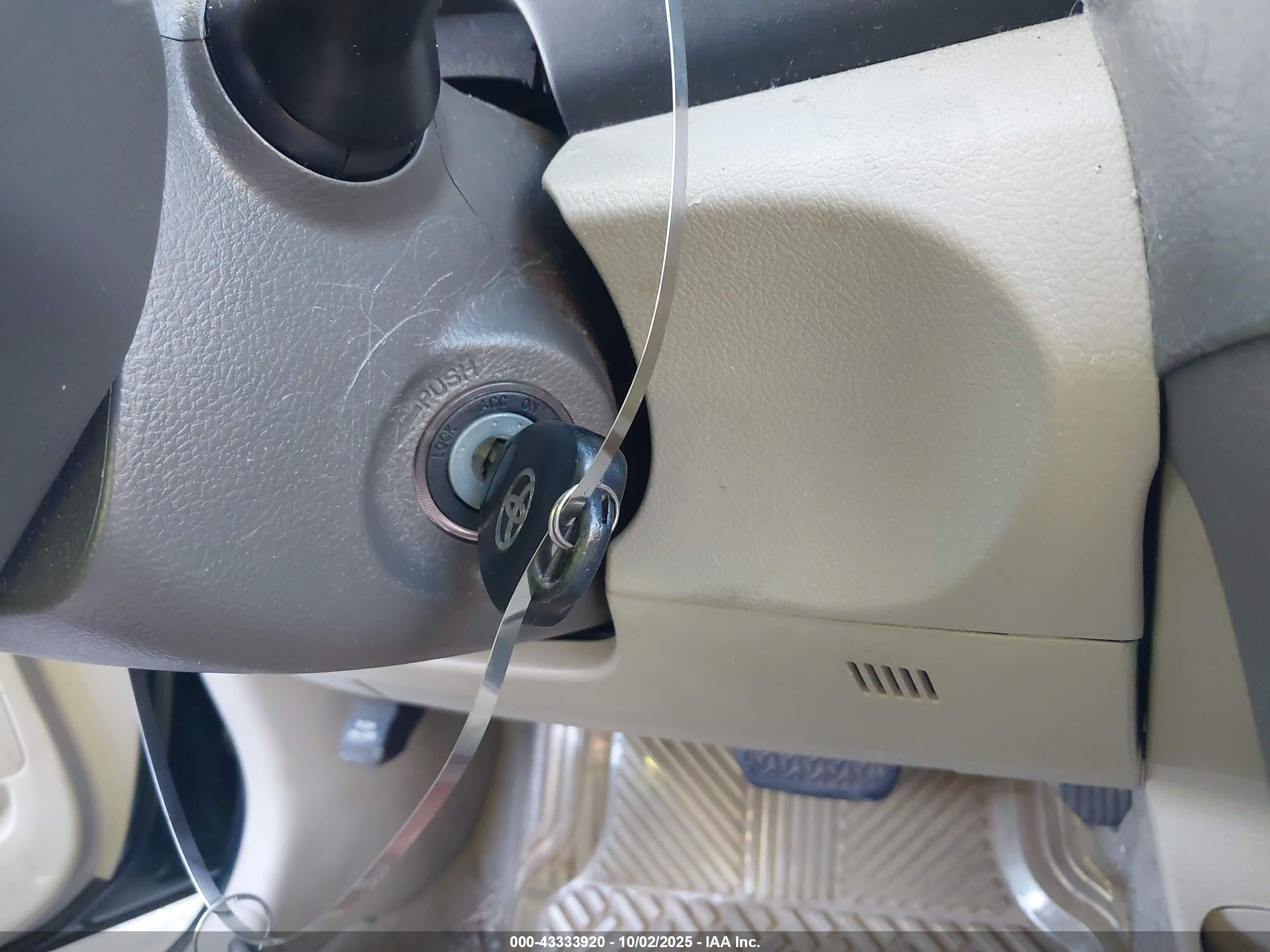 TOYOTA CAMRY image 11