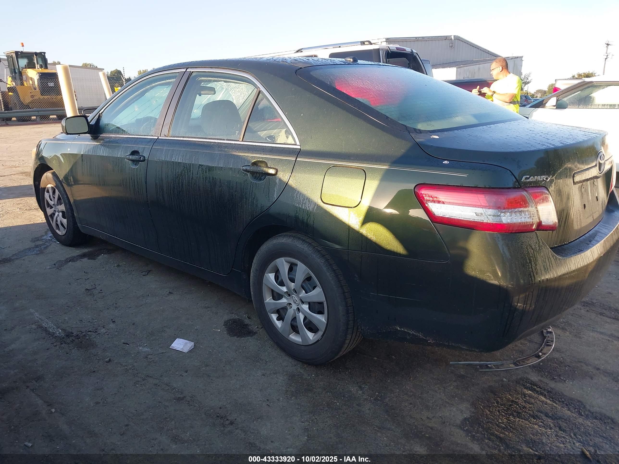 TOYOTA CAMRY image 3