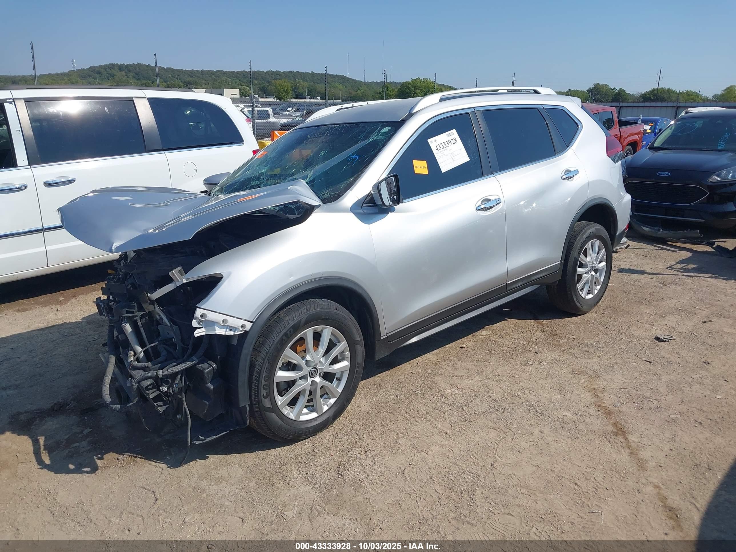 NISSAN ROGUE image 2