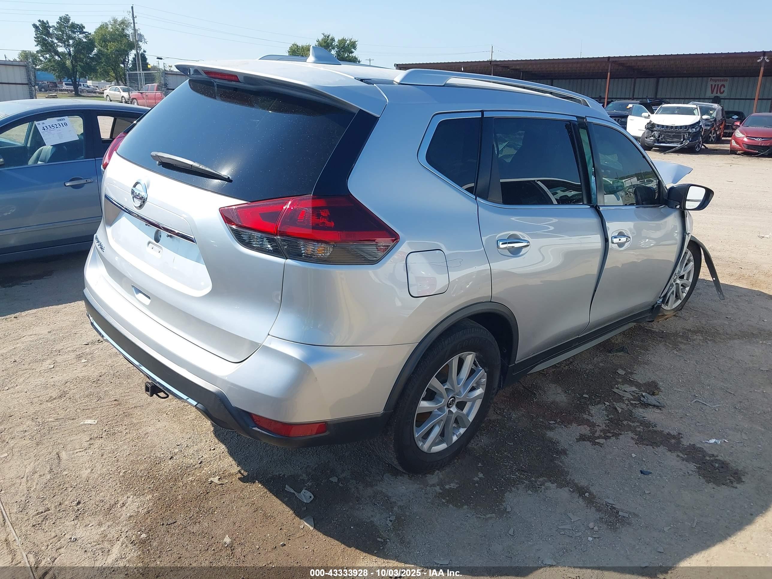 NISSAN ROGUE image 4