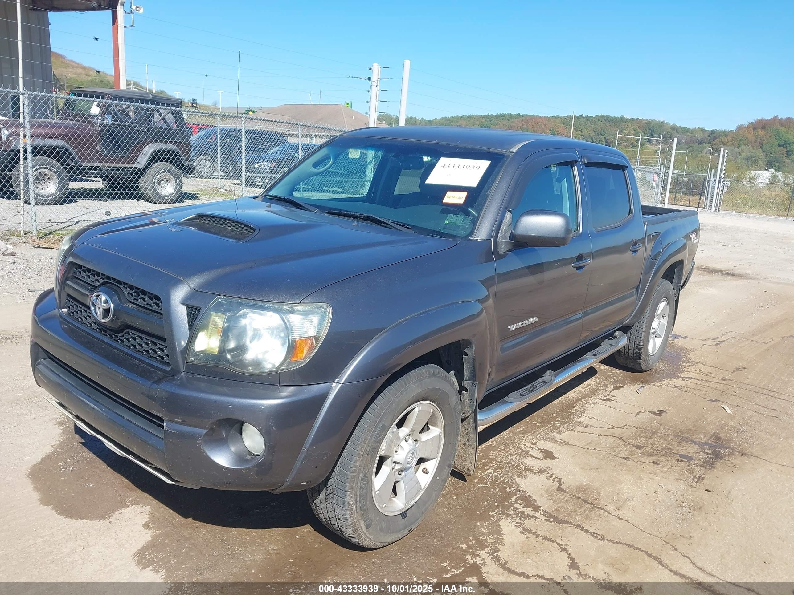 TOYOTA TACOMA image 2